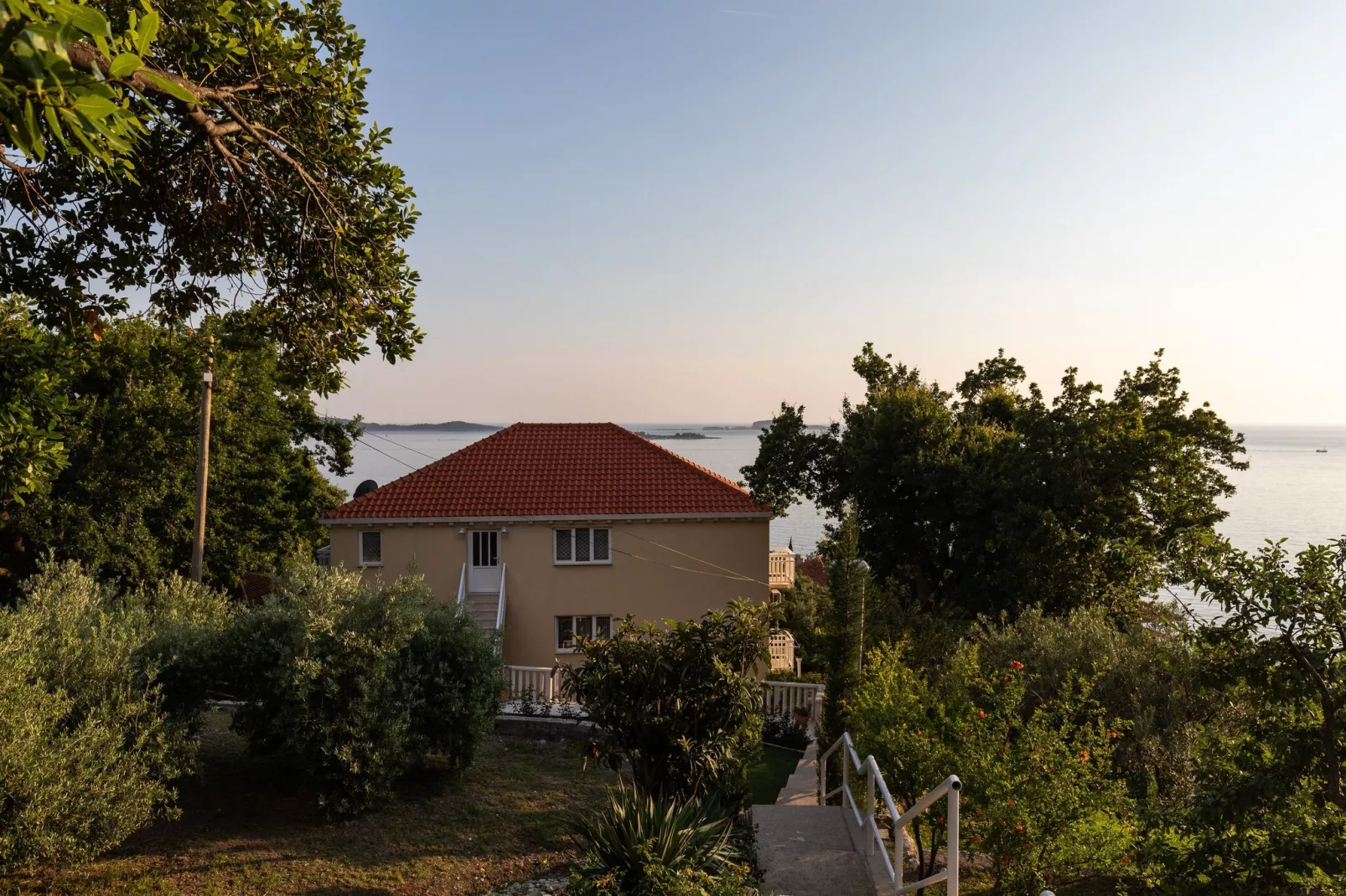 Apartments Belenum - One-Bedroom Apartment with Balcony and Sea View (no.3)-Buitenlucht