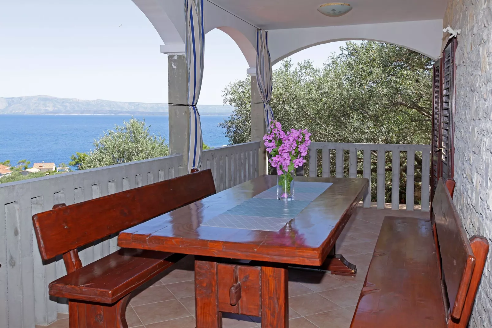 Olive's Garden House - Three Bedroom Holiday Home with Terrace and Sea View-Terras