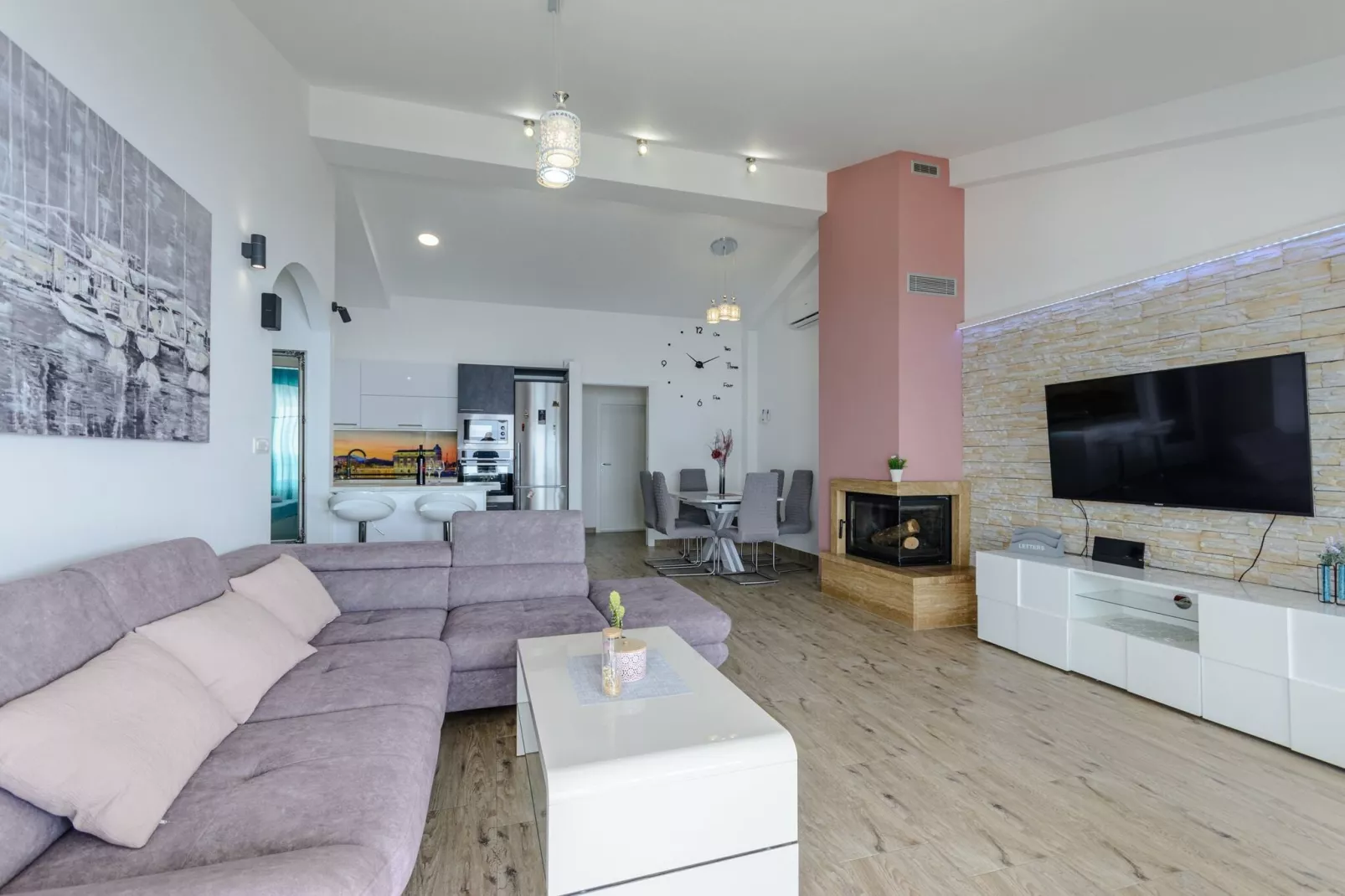 Apartments Hope (Dugi Rat) - Three-Bedroom Apartment with Jacuzzi and Terrace with Sea View-Woonkamer