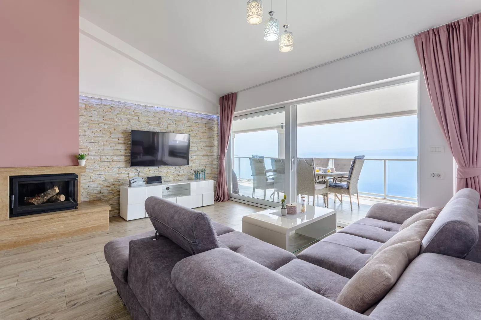 Apartments Hope (Dugi Rat) - Three-Bedroom Apartment with Jacuzzi and Terrace with Sea View-Woonkamer