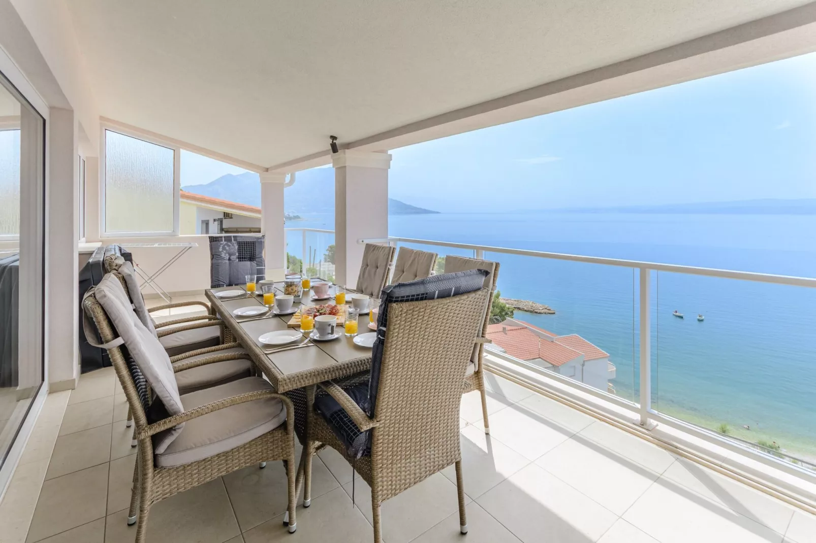 Apartments Hope (Dugi Rat) - Three-Bedroom Apartment with Jacuzzi and Terrace with Sea View-Terrasbalkon