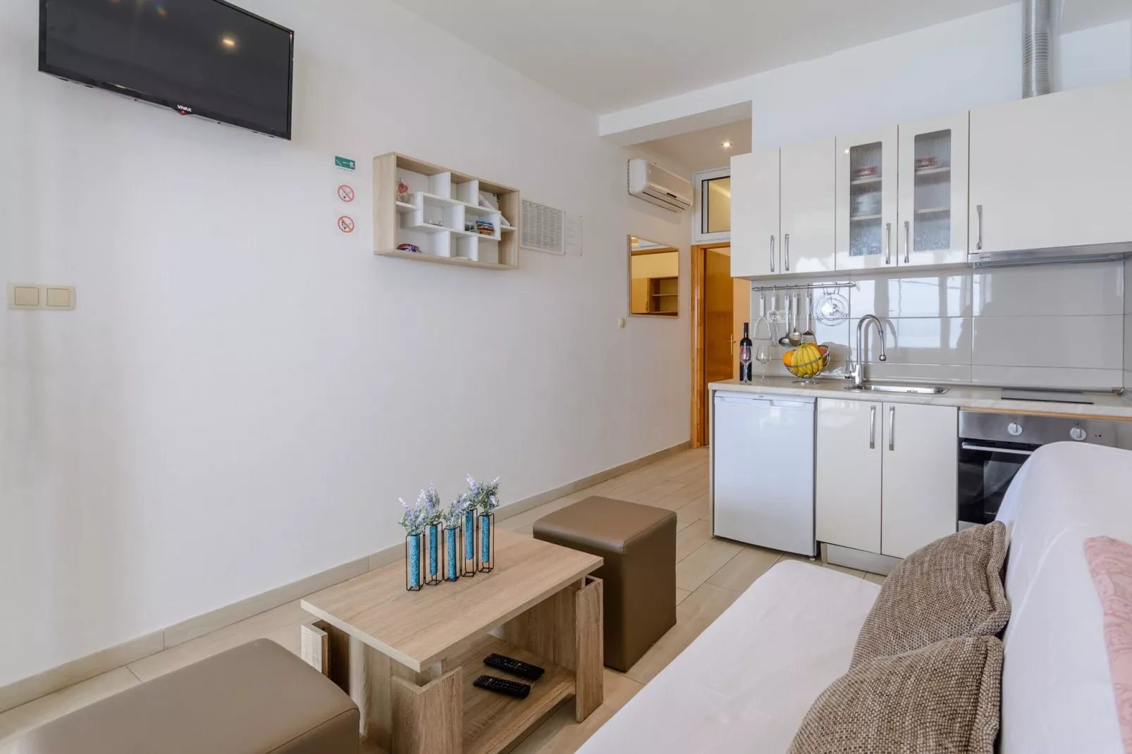 Apartments Hope (Dugi Rat) - Standard One-Bedroom Apartment with Terrace and Sea View (A3)-Keuken