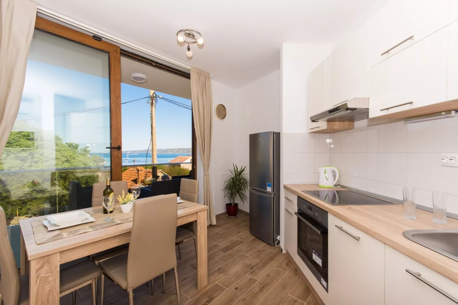 Villa LA - Comfort One-Bedroom Apartment with Terrace and Sea View-Keuken