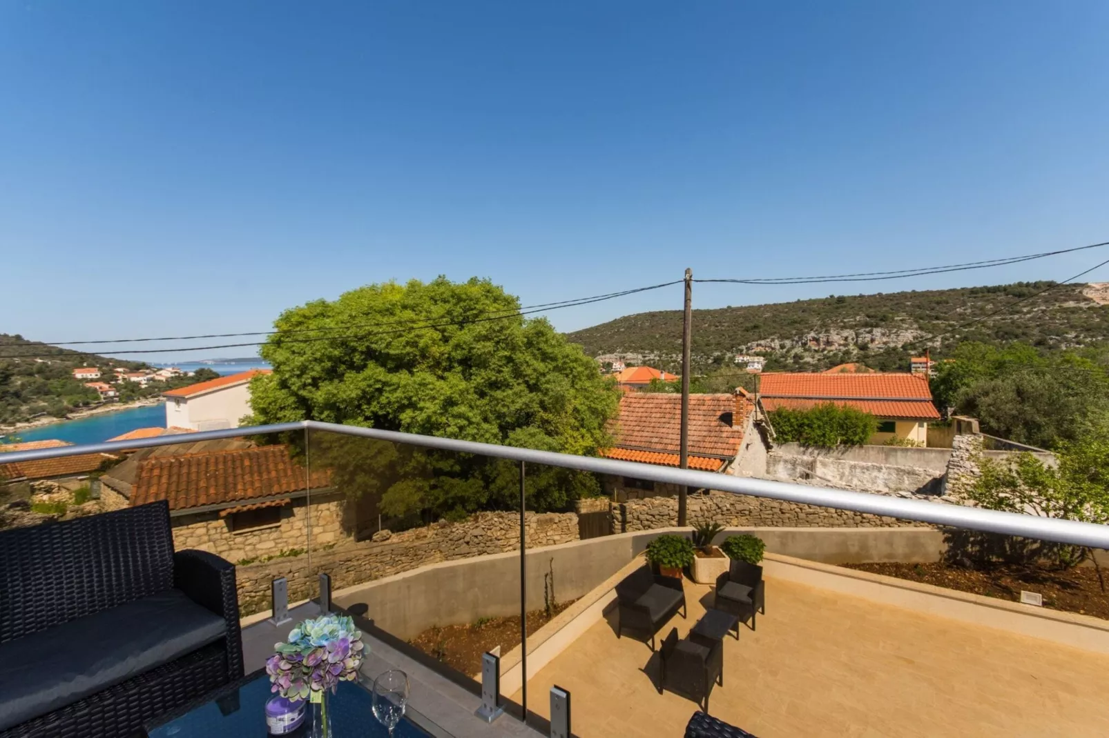 Villa LA - Comfort One-Bedroom Apartment with Terrace and Sea View