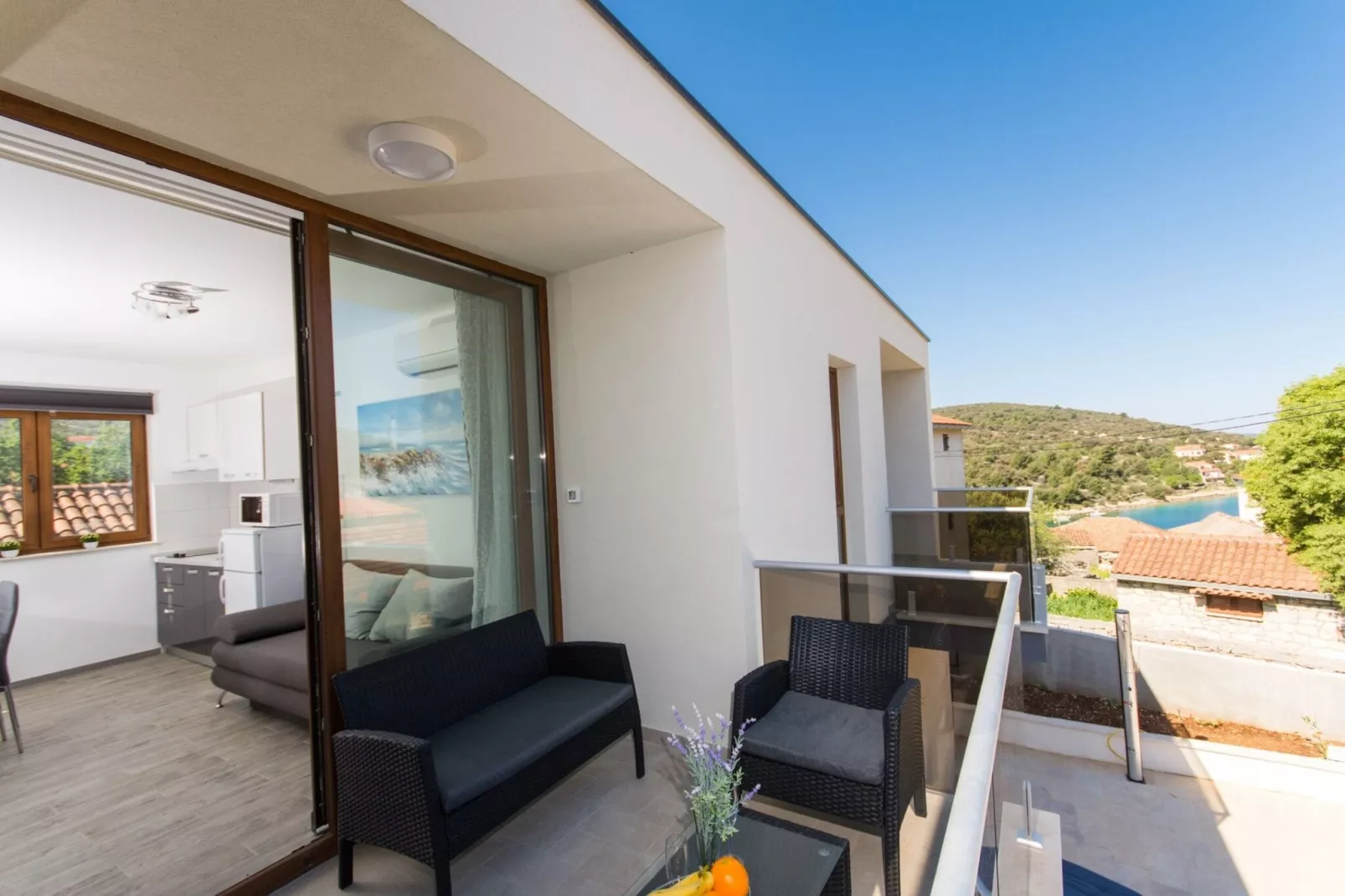 Villa LA - Comfort One-Bedroom Apartment with Terrace and Sea View-Terras