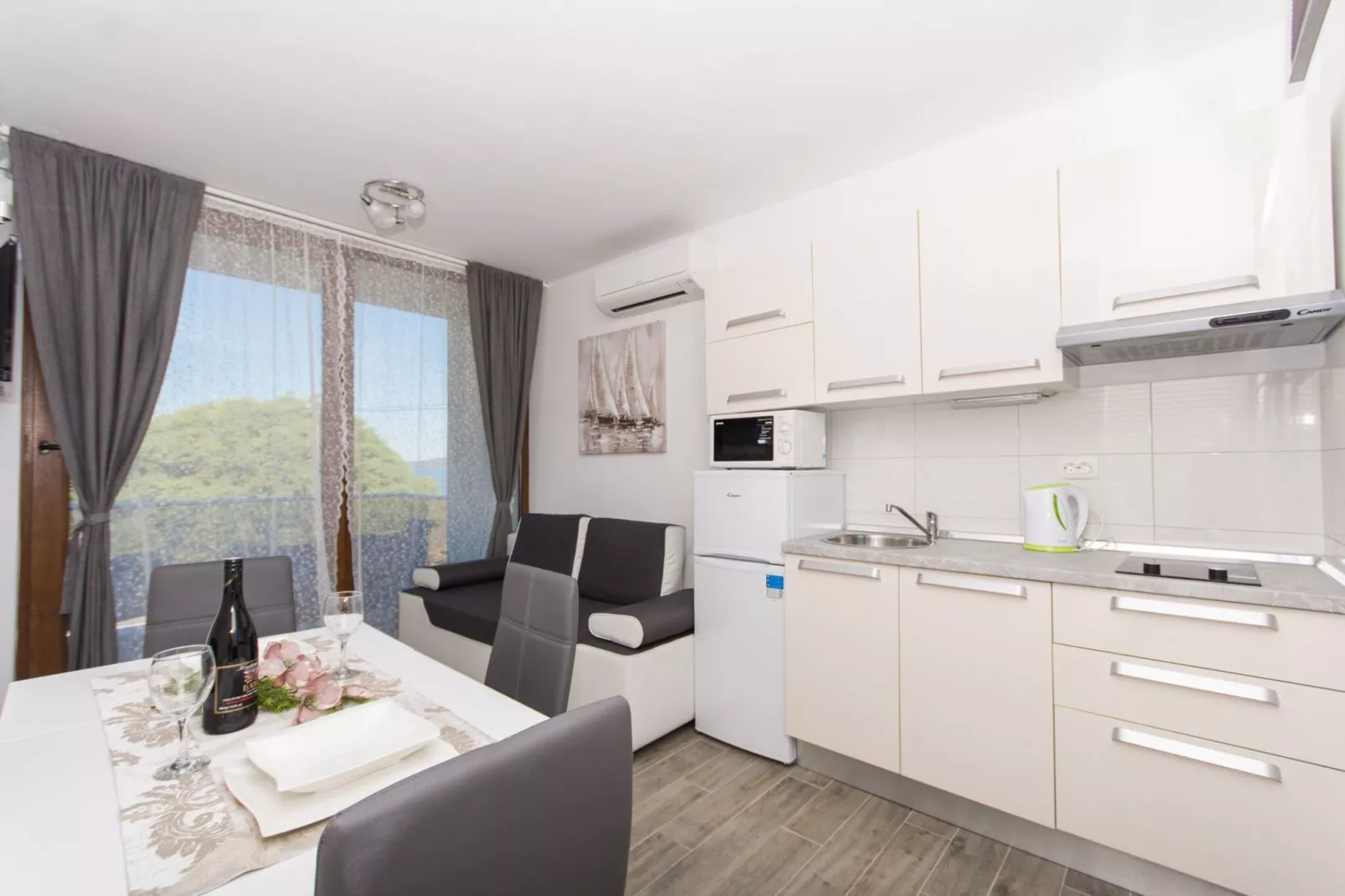 Villa LA - Comfort One-Bedroom Apartment with Terrace and Sea View-Keuken