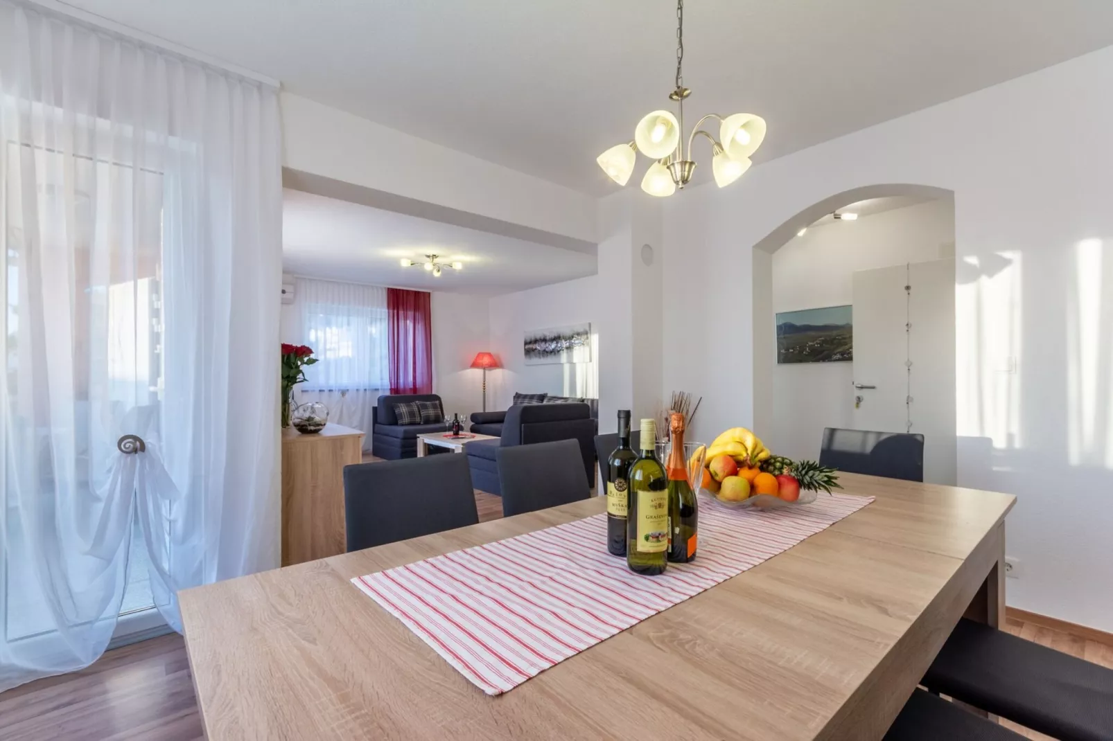 Apartments Palma - Two Bedroom Apartment with Balcony and Sea View  ( Veliki )-Eetkamer