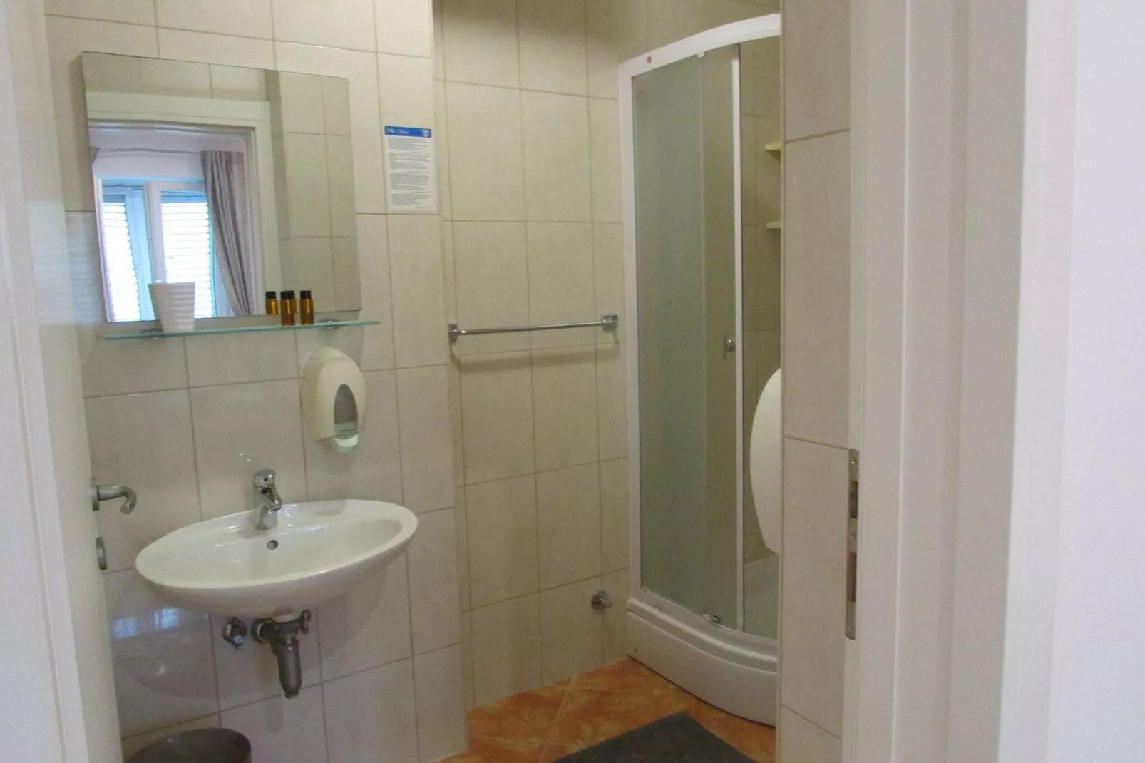 Villa Mirosa-Standard Double Room ( 4 )-Badkamer