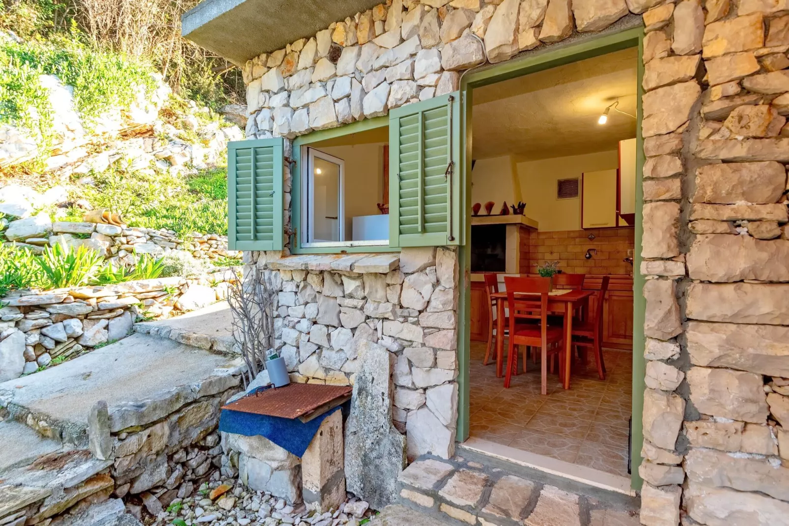 House Hidden Bay-One Bedroom Cottage with Terrace ans Sea View