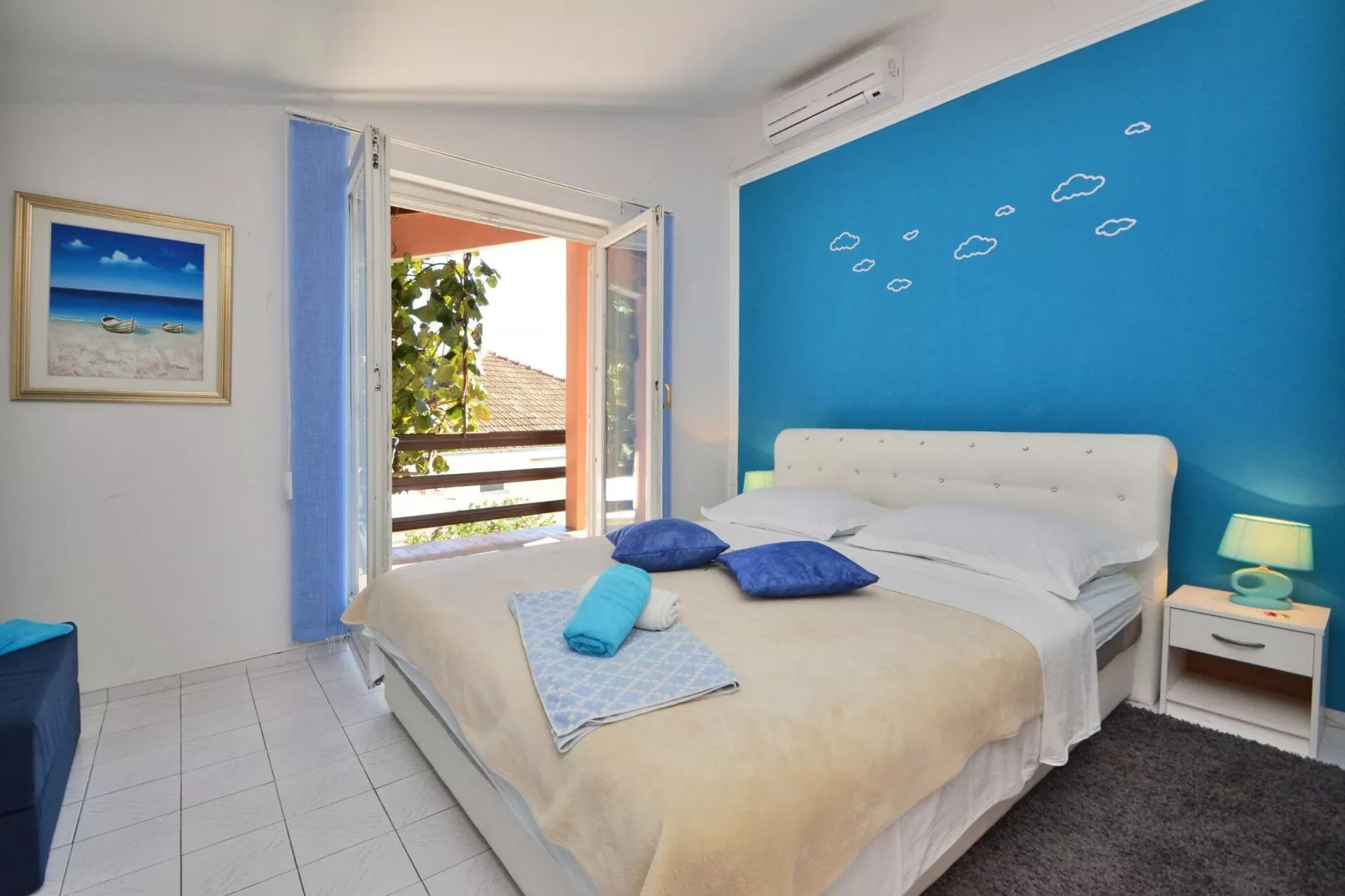 LaidBack Apartments - Standard One Bedroom Apartment with Balcony and Sea View (Azur)-Slaapkamer