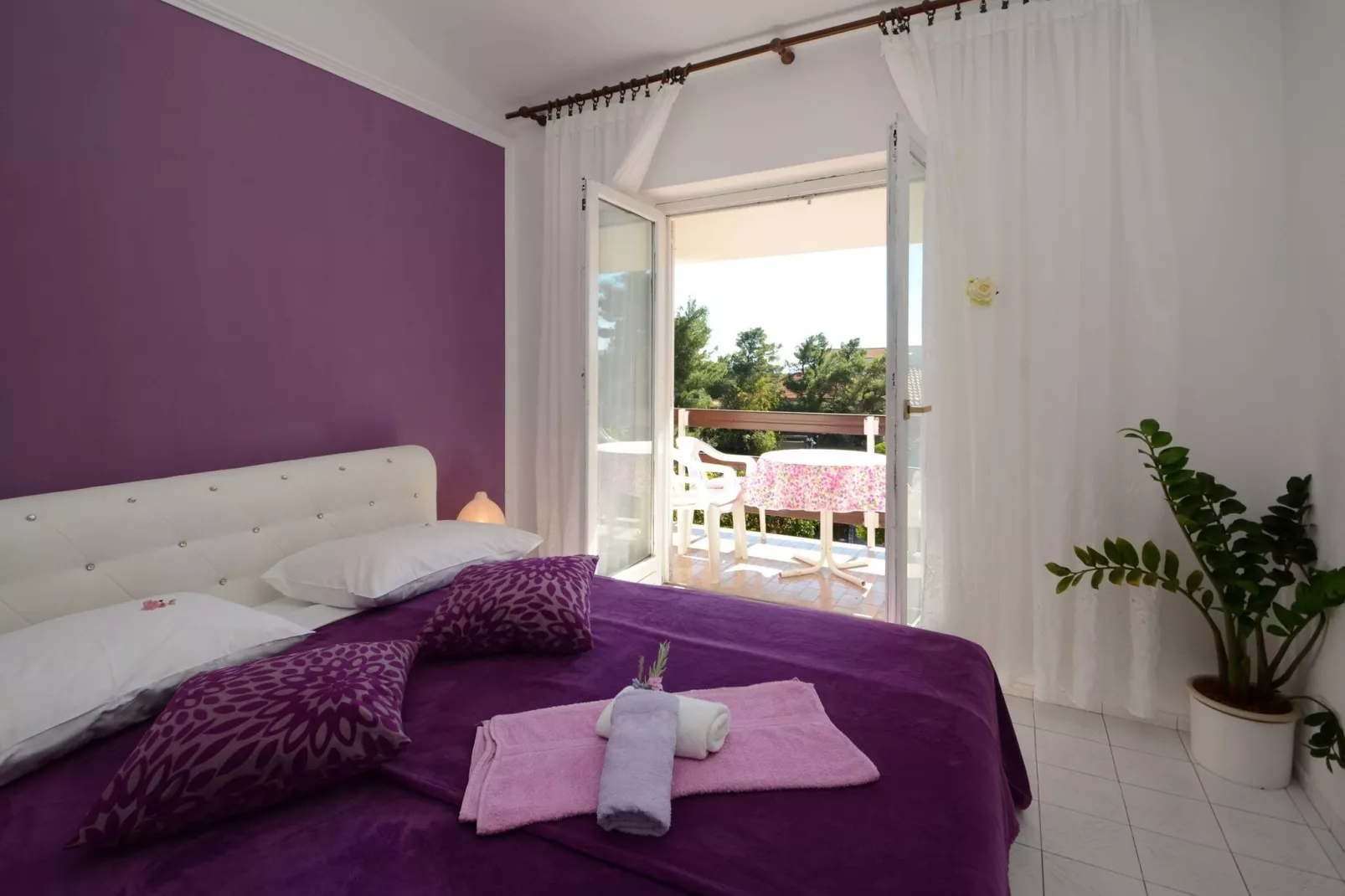 LaidBack Apartments - One Bedroom Apartment with Balcony and Sea View (Lavander)-Slaapkamer