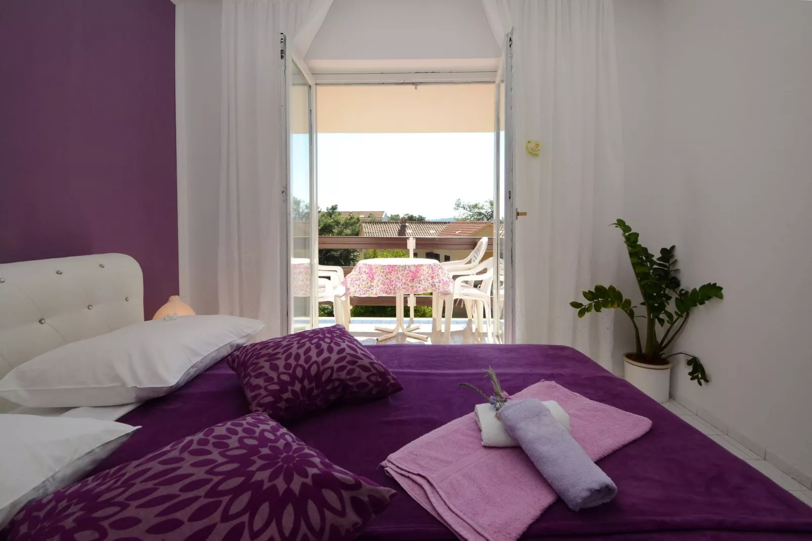 LaidBack Apartments - One Bedroom Apartment with Balcony and Sea View (Lavander)-Slaapkamer