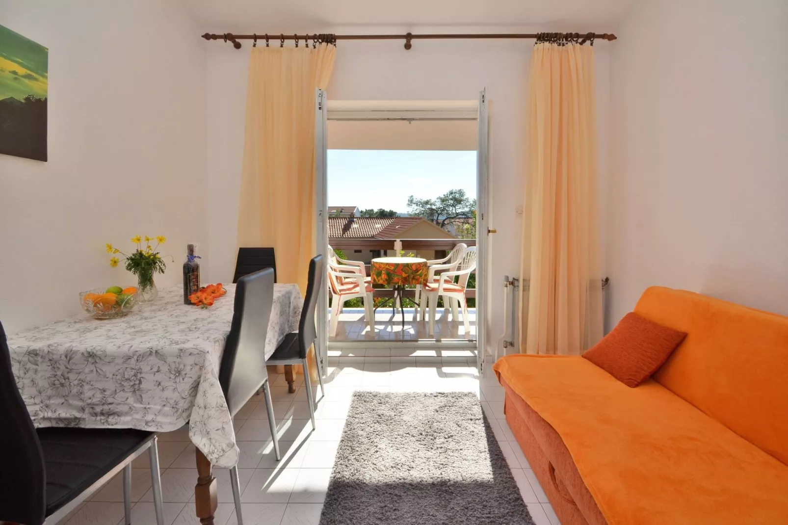 LaidBack Apartments - Comfort One Bedroom Apartment with Balcony and Sea View (Orange)-Eetkamer