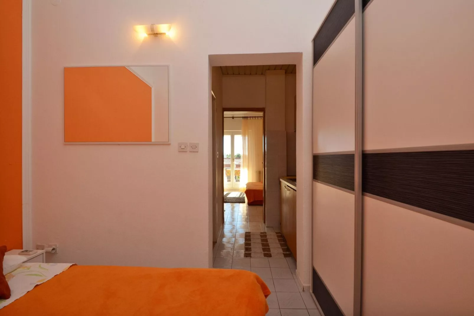 LaidBack Apartments - Comfort One Bedroom Apartment with Balcony and Sea View (Orange)-Slaapkamer