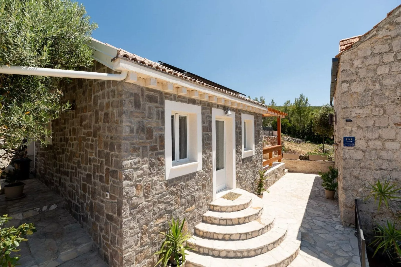 Stone House Prapatna-Two Bedroom Holiday Home with Swimming Pool-Buitenlucht