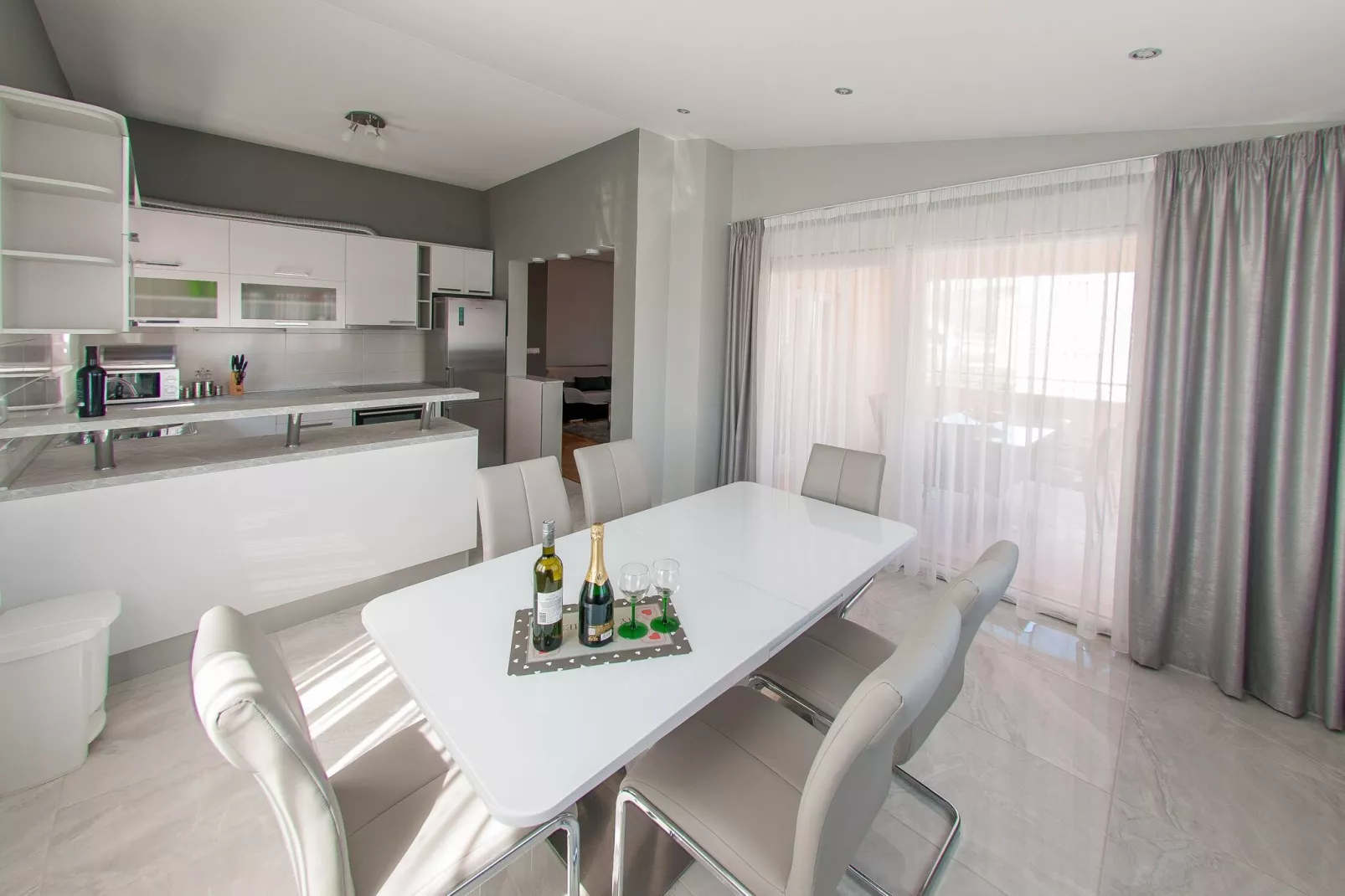 Apartments Anita-Luxury Three Bedroom Apartment with Terrace-Eetkamer