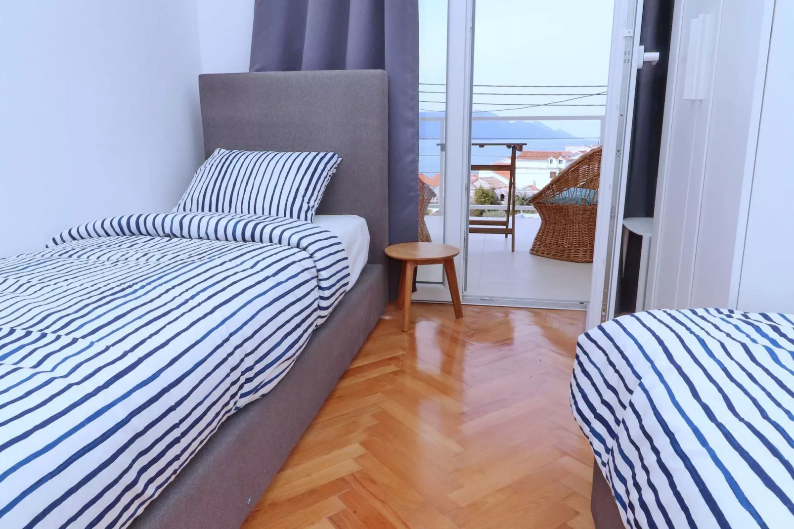 Holiday Home Rosemary-Three Bedroom Holiday Home with Terrace and Partial Sea View-Slaapkamer