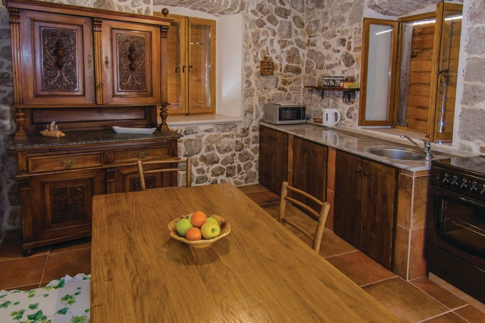 Holiday Home Stari Zoganj - Two Bedroom Holiday Home with Terrace and Swimming Pool-Keuken