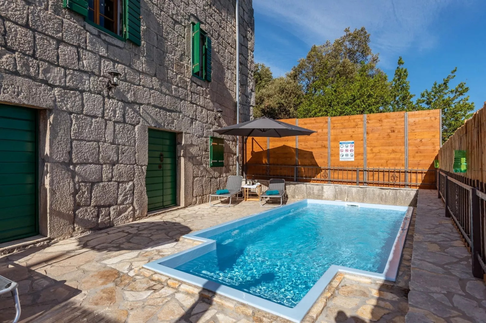 Villa Lazini Dvori - Two Bedroom Stone House Villa with Private Pool