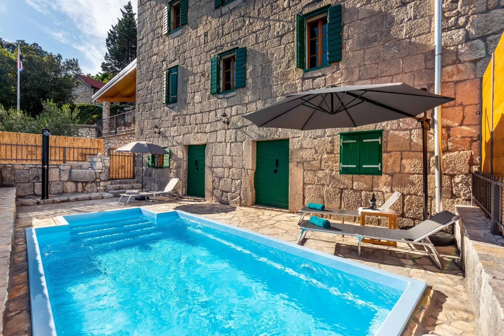 Villa Lazini Dvori - Two Bedroom Stone House Villa with Private Pool-Zwembad