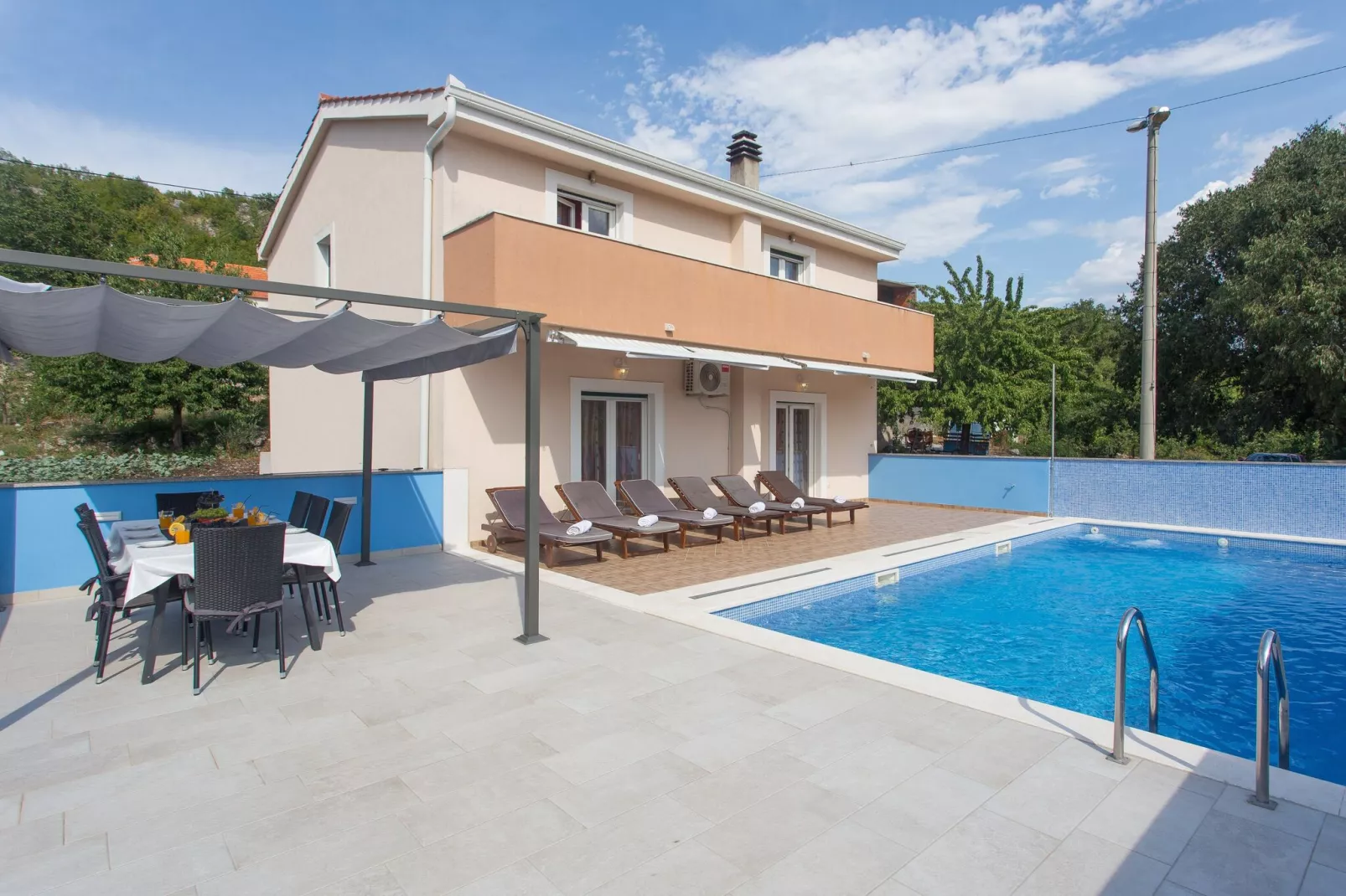 Villa Tomic - Four-Bedroom Villa with Private Pool-Buitenlucht