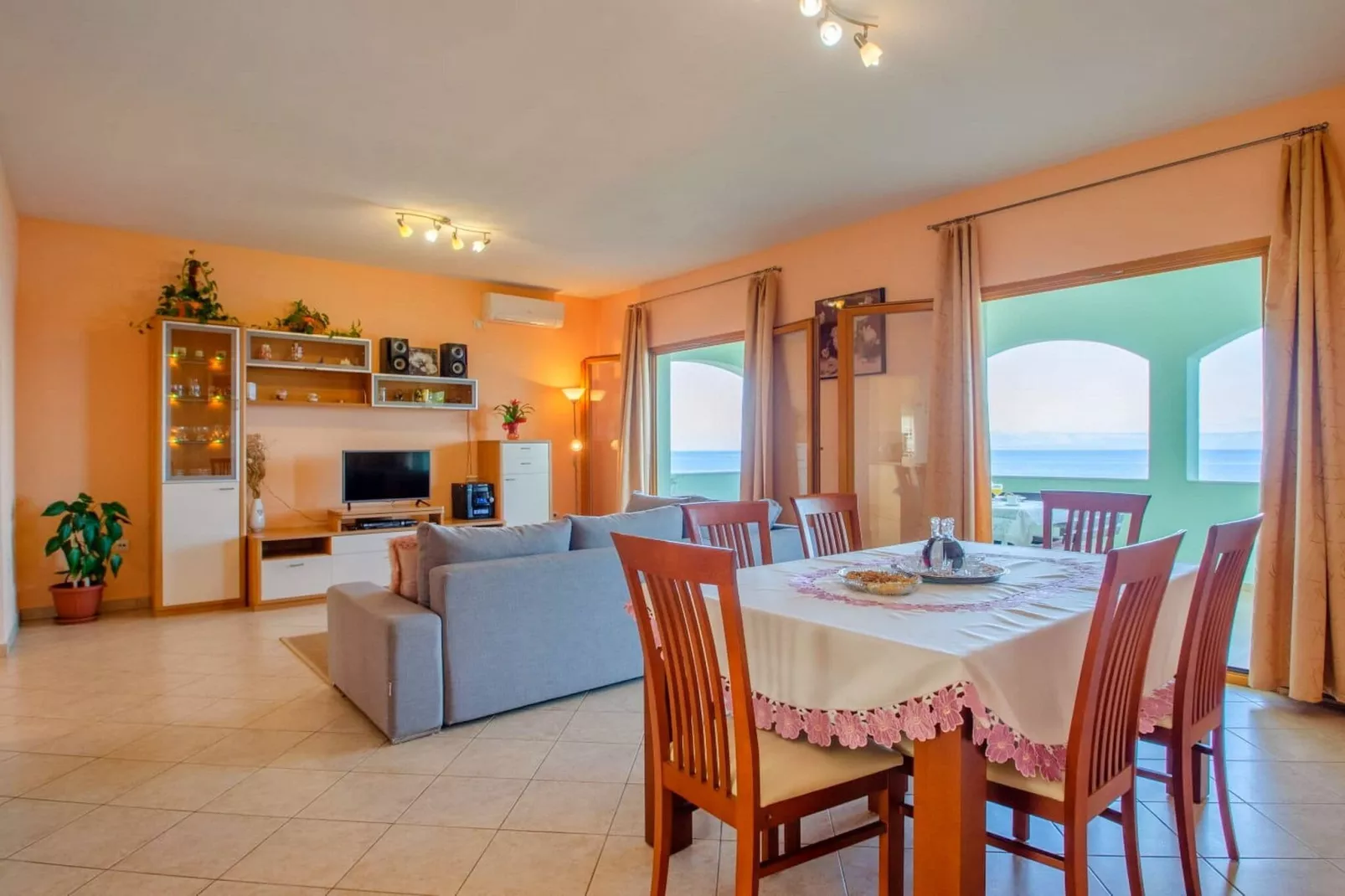 Seafront Holiday Home Marija-Three Bedroom Holiday Home with Sea View-Eetkamer