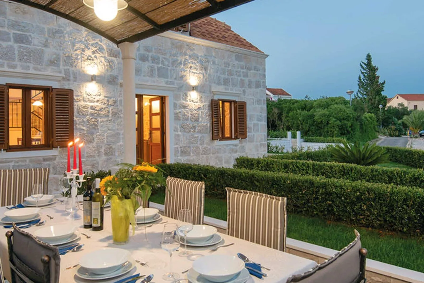 Holiday Home Lovište-Three Bedroom Holiday Home with Pool and  Sea View-Terras