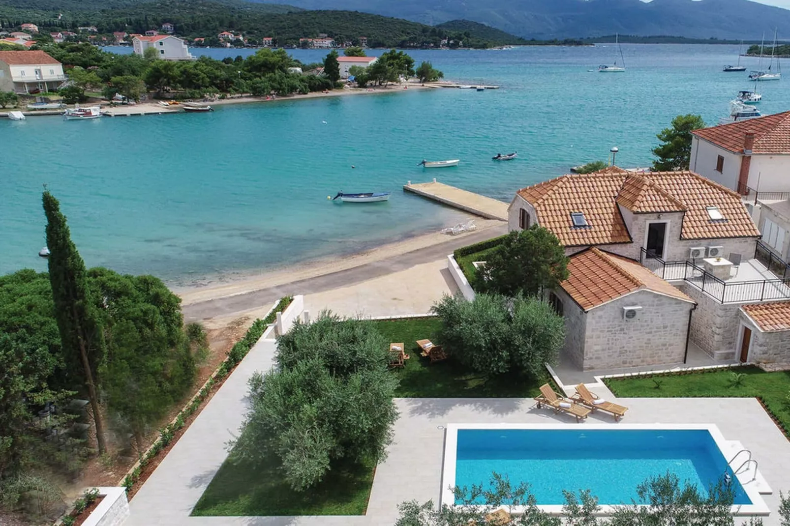 Holiday Home Lovište-Three Bedroom Holiday Home with Pool and  Sea View-Uitzicht