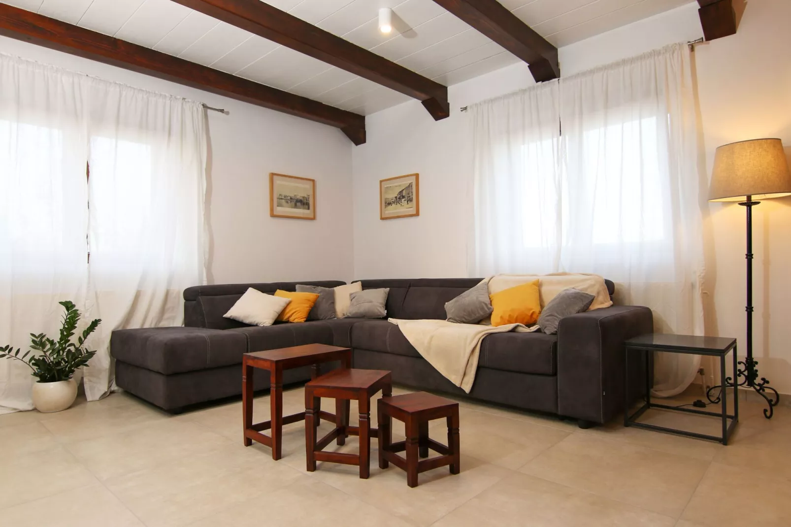 Stone Villa Olea-Three Bedroom Villa with Pool-Woonkamer