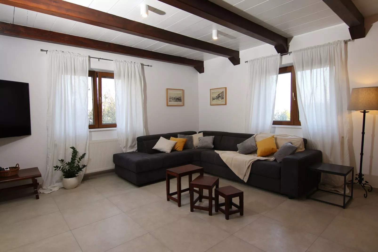 Stone Villa Olea-Three Bedroom Villa with Pool-Woonkamer