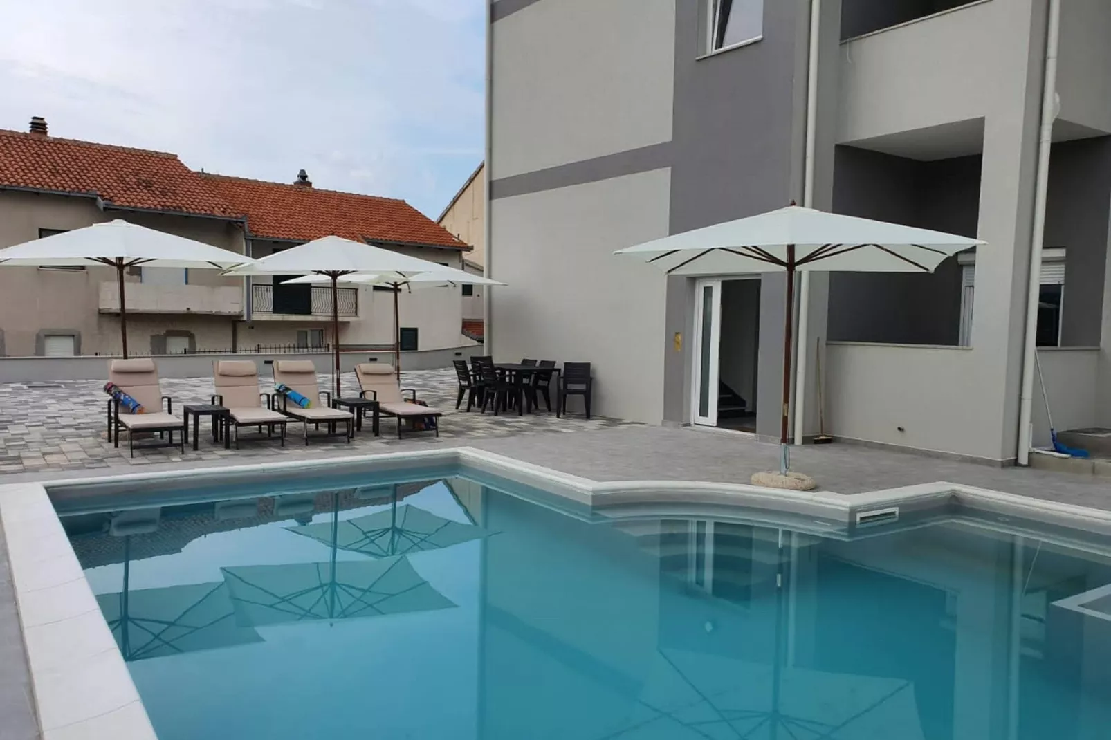 Apartments Villa Salona Sky - Premium One Bedroom Apartment with Balcony (2)-Zwembad