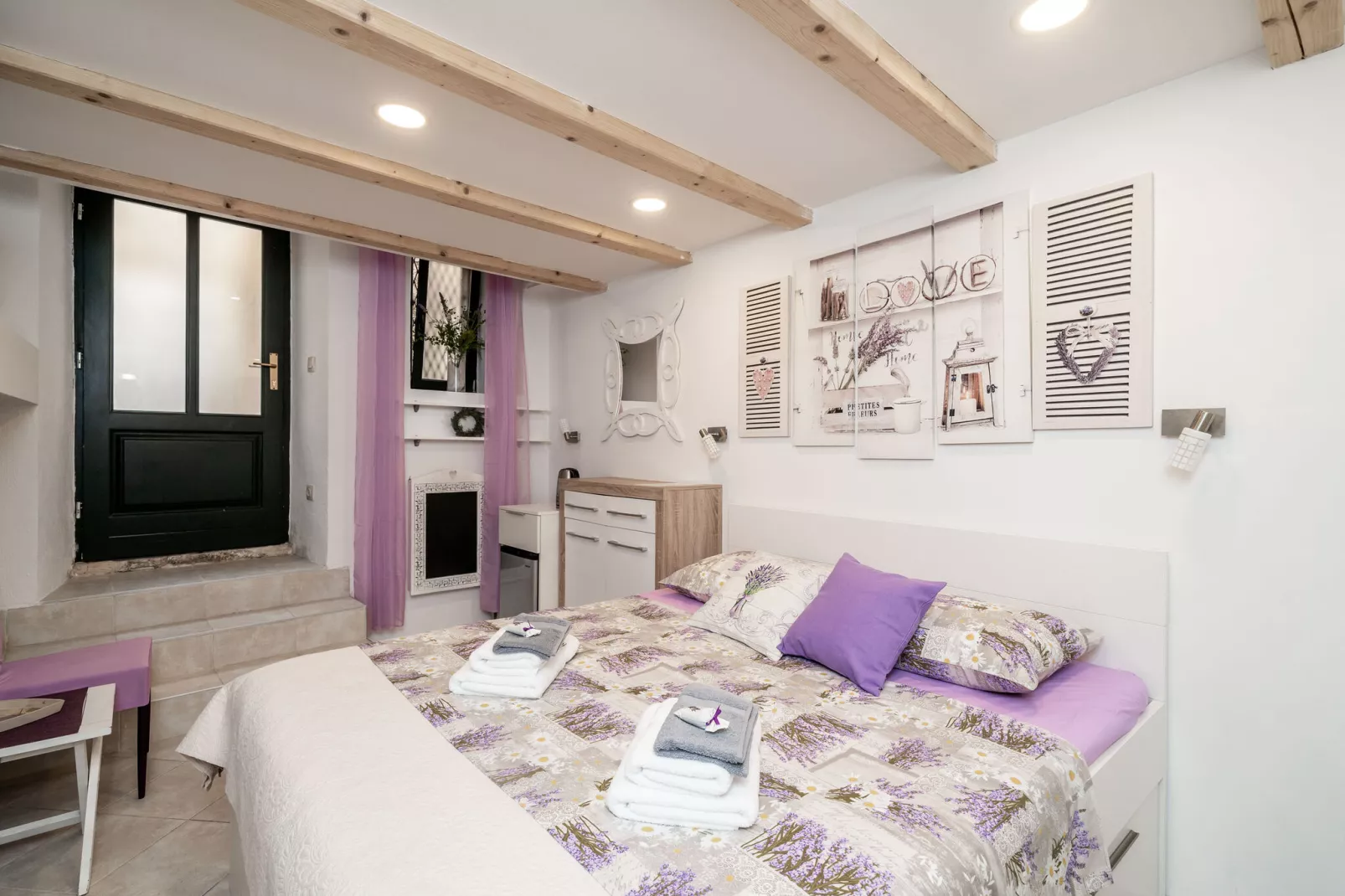 Lavender Room - Double Room (Ground Floor)-Slaapkamer