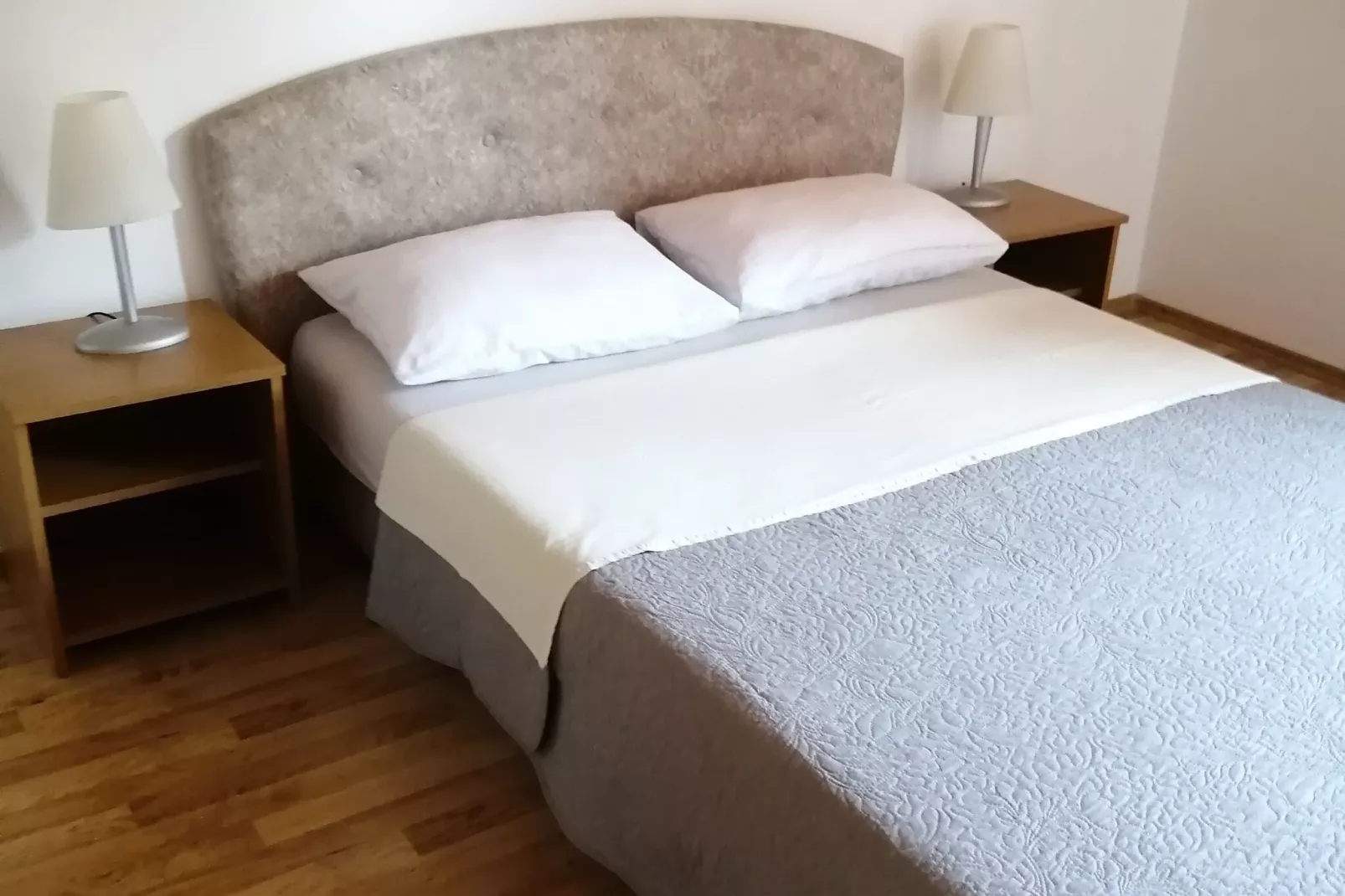 Guesthouse Žafran- Two Bedroom Apartment-Slaapkamer