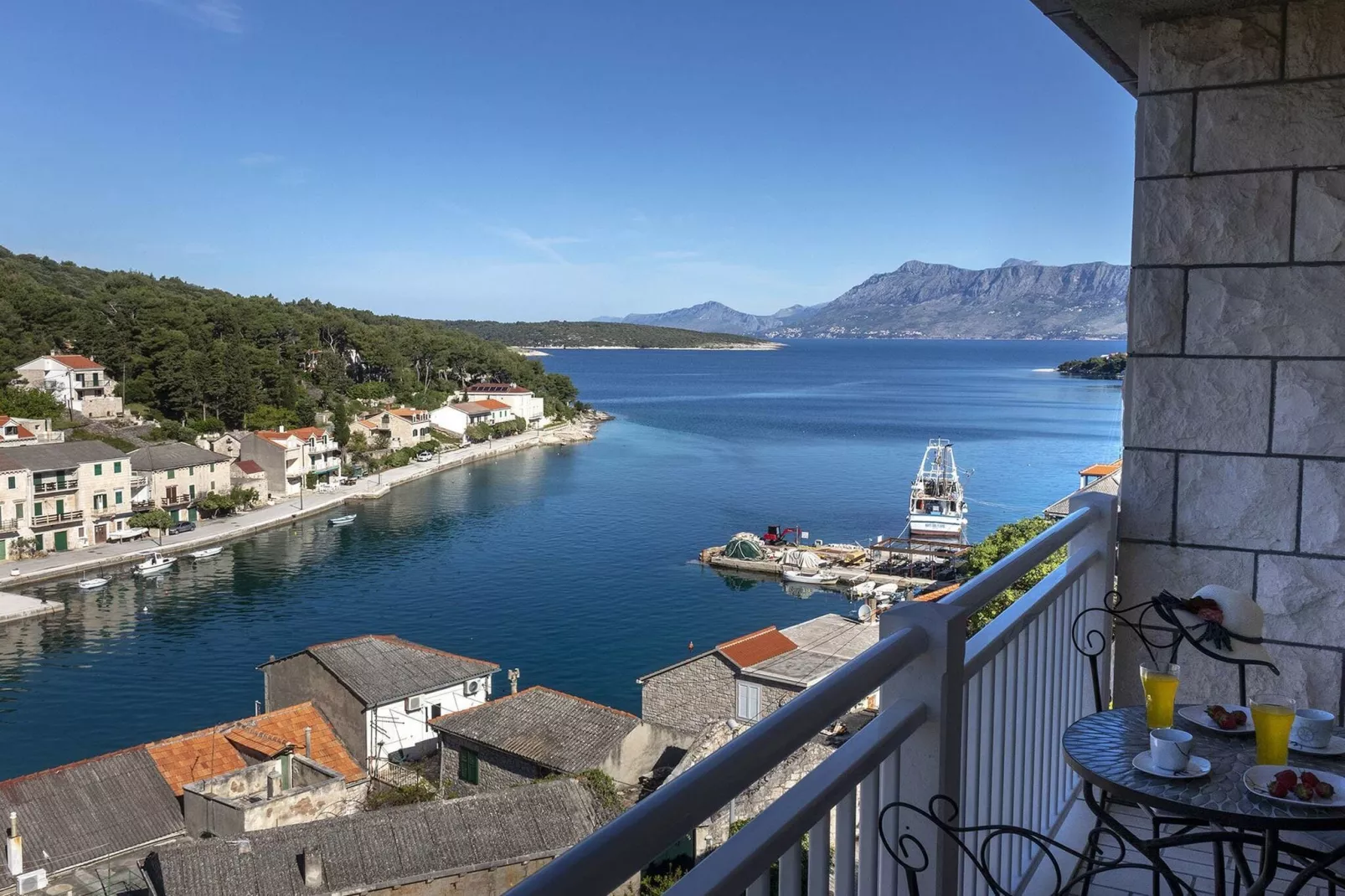 Apartments Snjezana - Two bedroom apartment with balcony and sea view