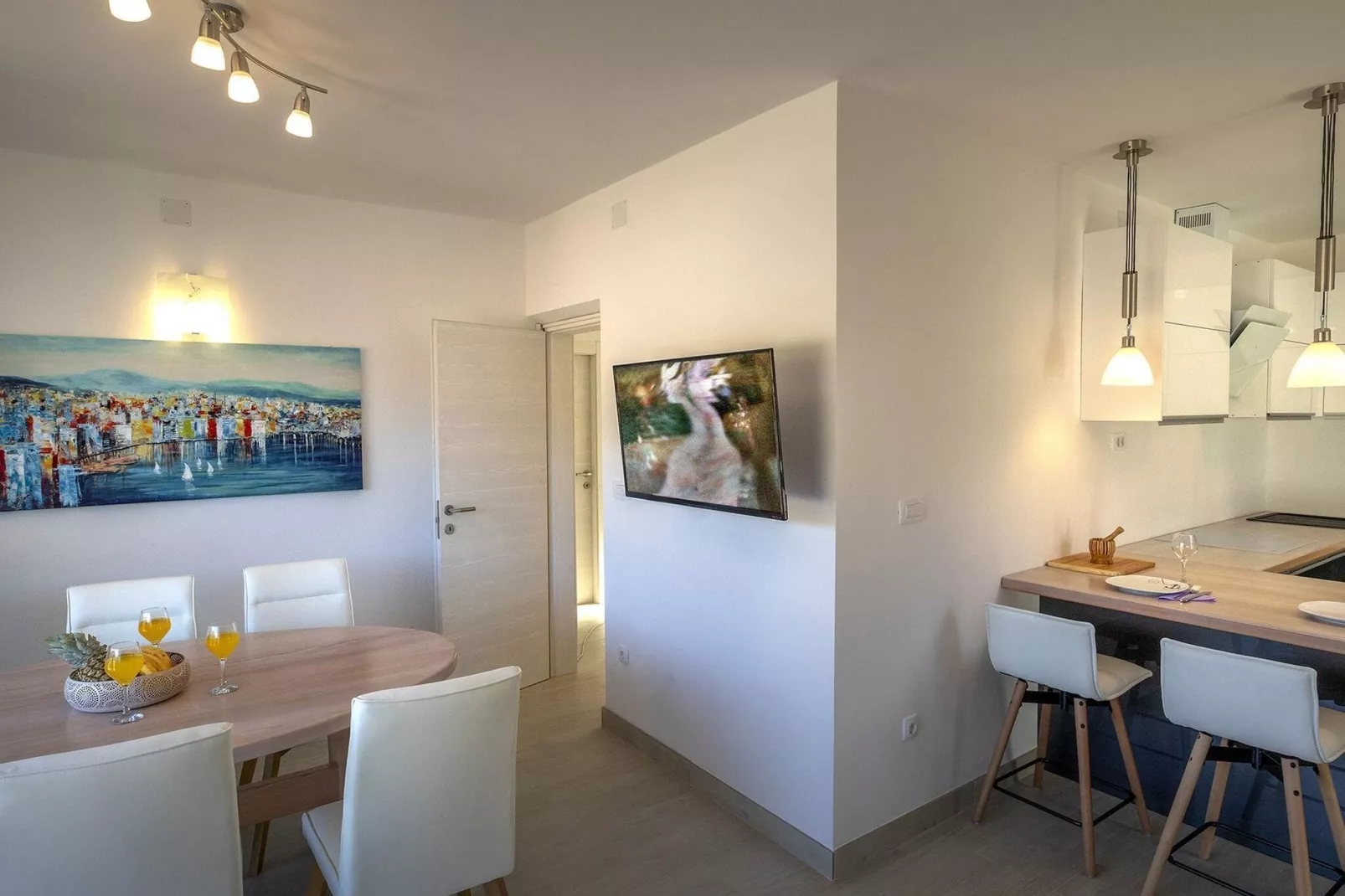 Apartments Snjezana - Two bedroom apartment with balcony and sea view-Eetkamer