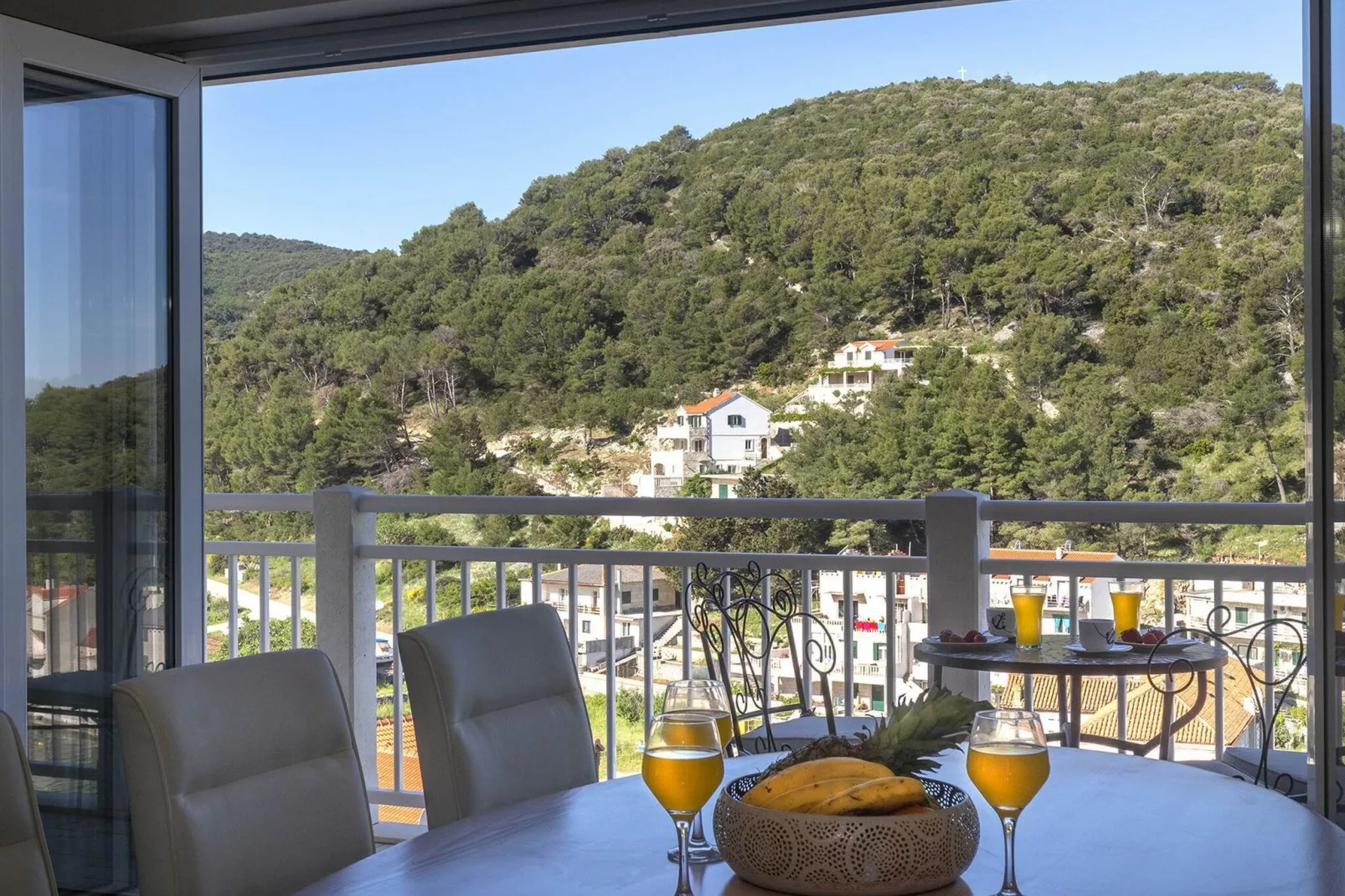 Apartments Snjezana - Two bedroom apartment with balcony and sea view-Terrasbalkon