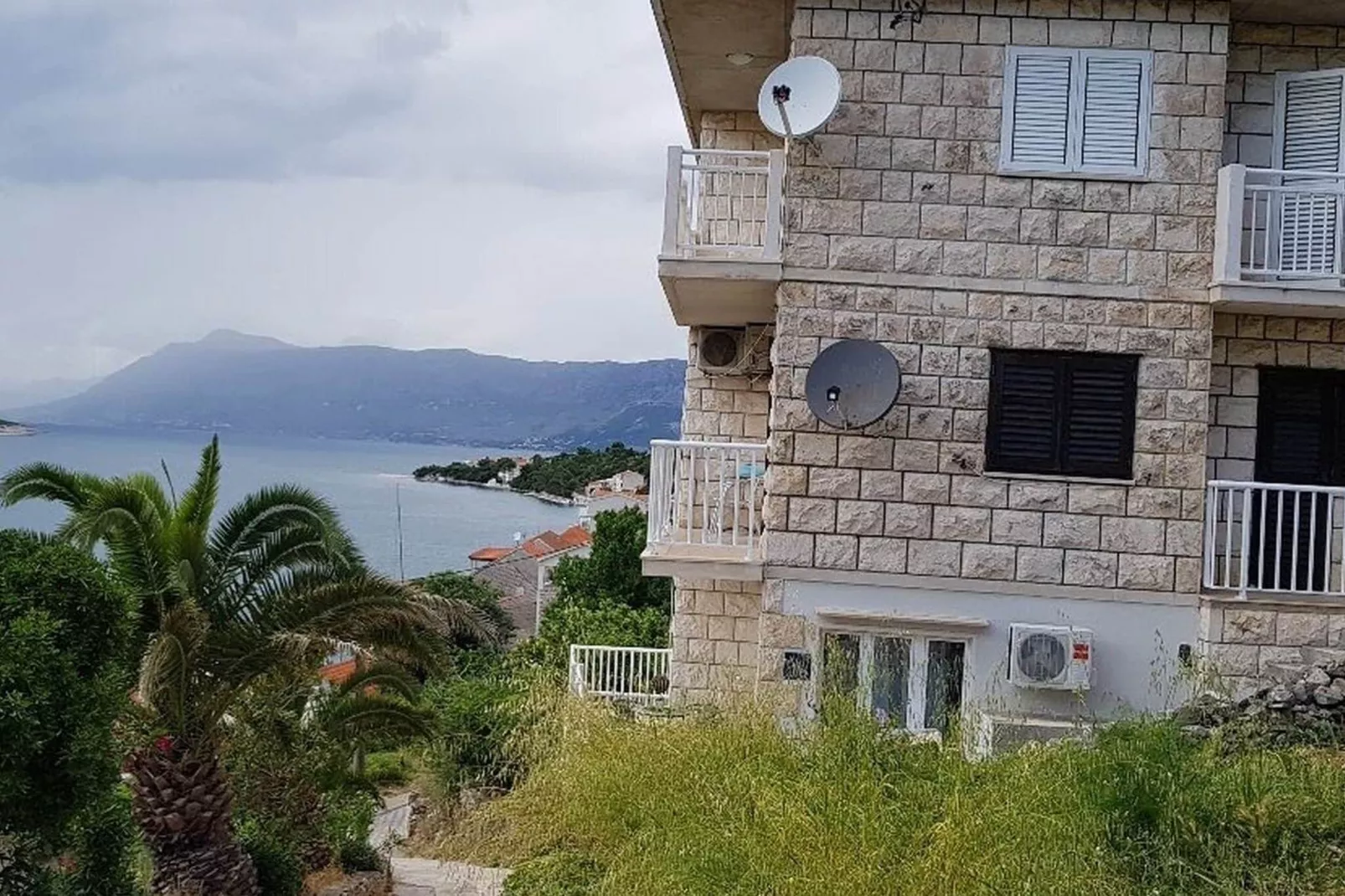 Apartments Snjezana - Two bedroom apartment with balcony and sea view-Buitenlucht