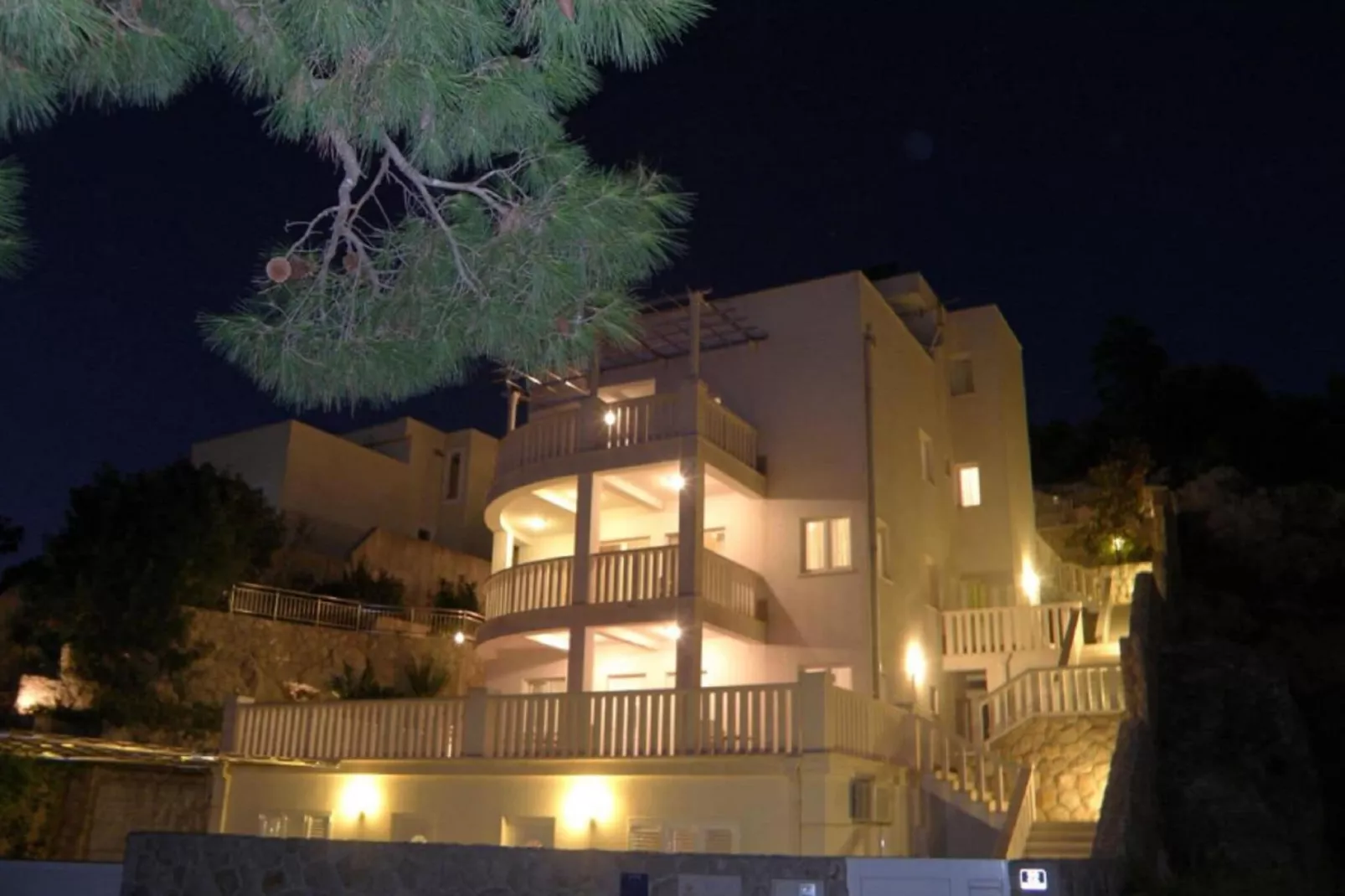 Villa Borna Apartments - Deluxe Two Bedroom Apartment with Terrace and Sea View - br. 8-Buitenlucht