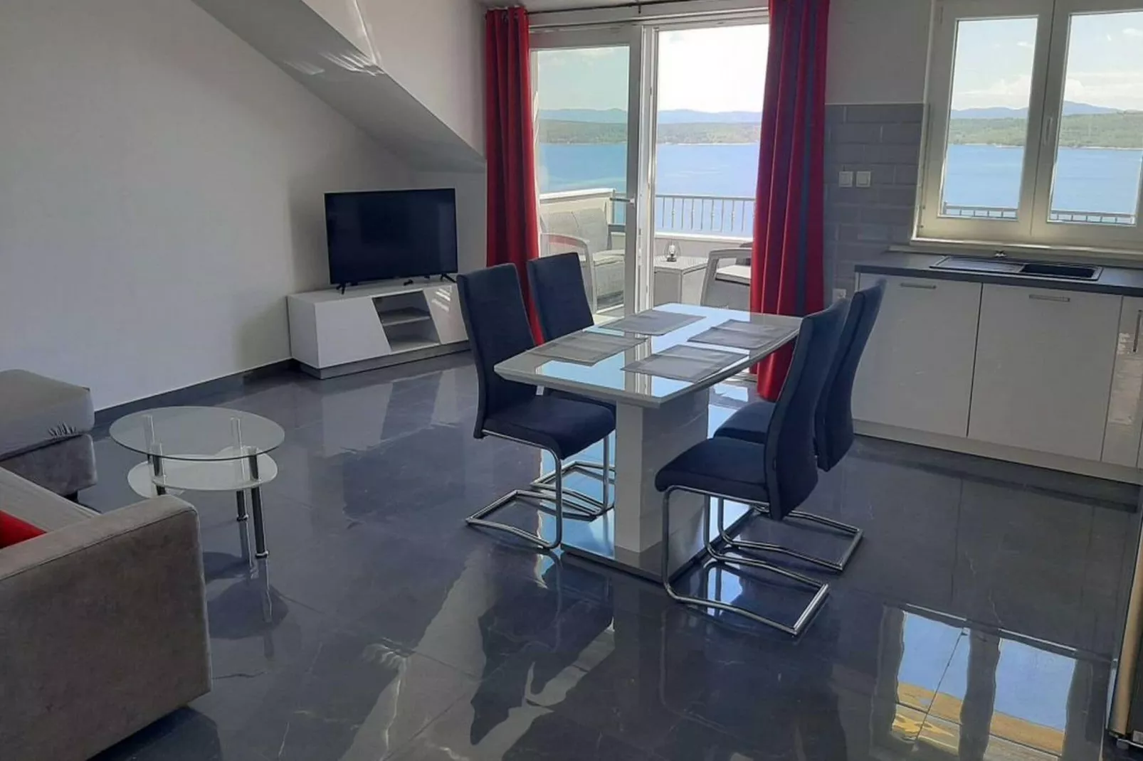 Apartments Dobrila - One Bedroom Apartment with Terrace and sea view - B1-Binnen