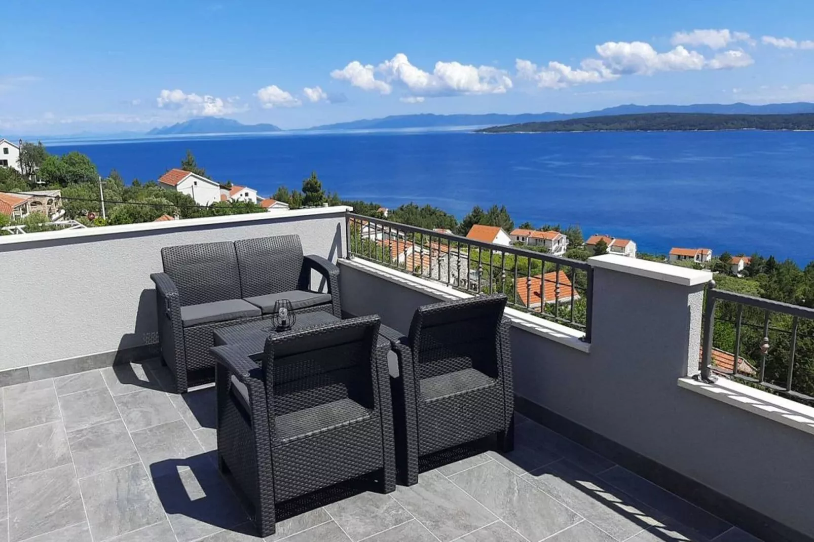 Apartments Dobrila - One Bedroom Apartment with Terrace and sea view - B1-Terras