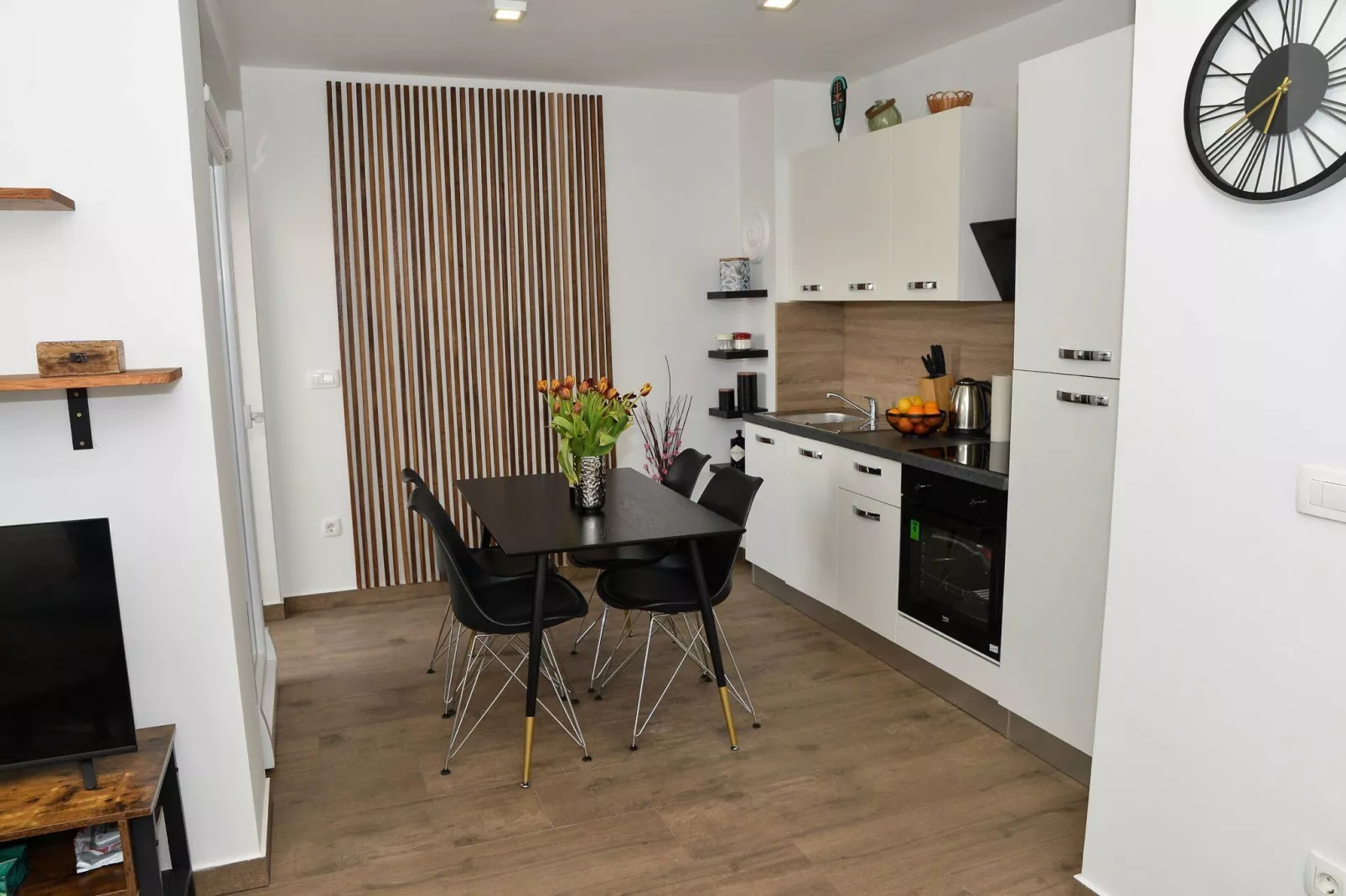 Apartment Nicole - One Bedroom Apartment with Balcony-Eetkamer