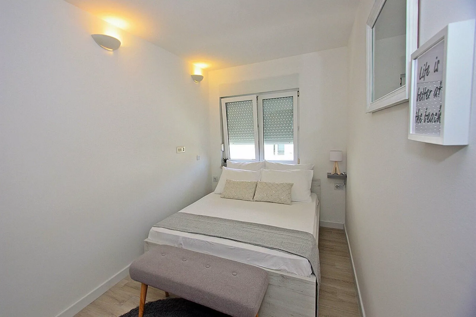 Apartments Tomy - One Bedroom Apartment with Balcony and Sea view (Apartment 1)-Slaapkamer