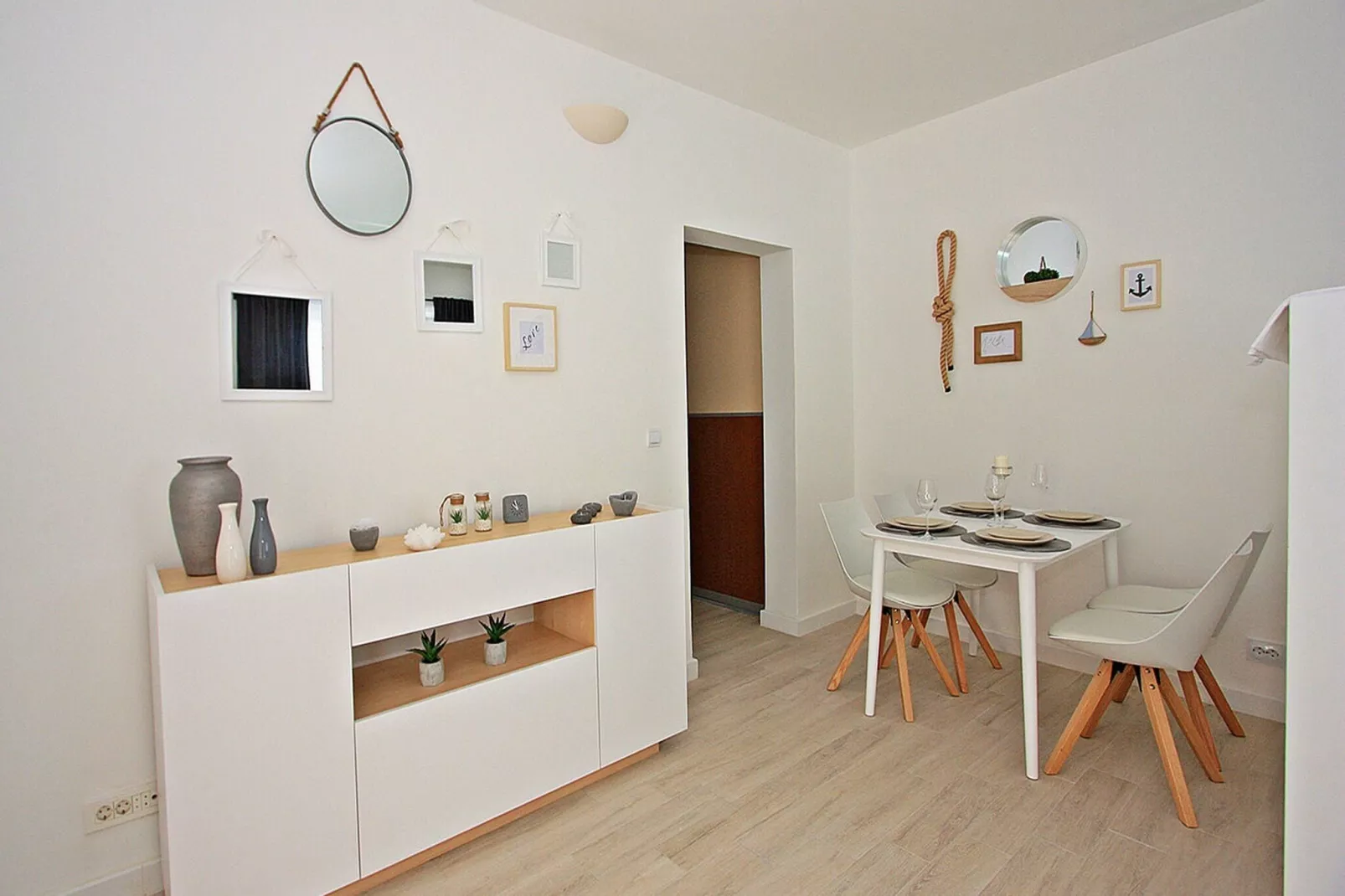 Apartments Tomy - One Bedroom Apartment with Balcony and Sea view (Apartment 1)-Binnen