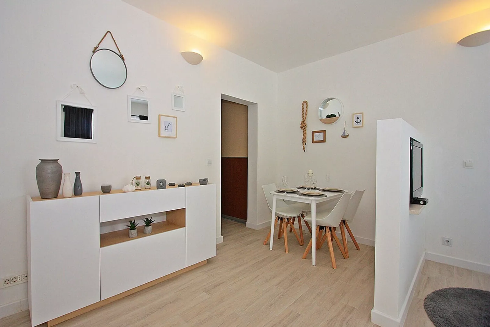 Apartments Tomy - One Bedroom Apartment with Balcony and Sea view (Apartment 1)-Binnen