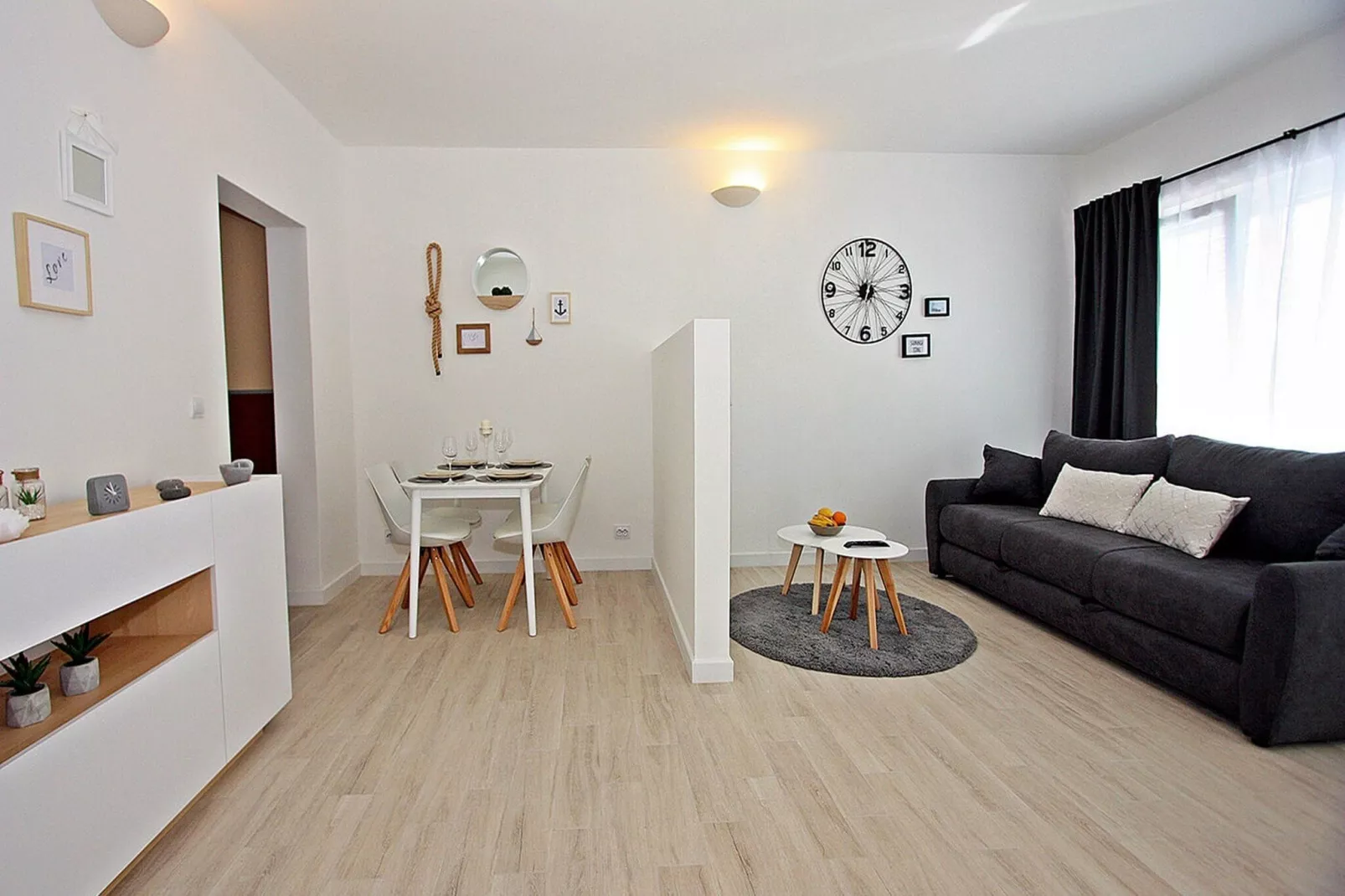 Apartments Tomy - One Bedroom Apartment with Balcony and Sea view (Apartment 1)-Binnen