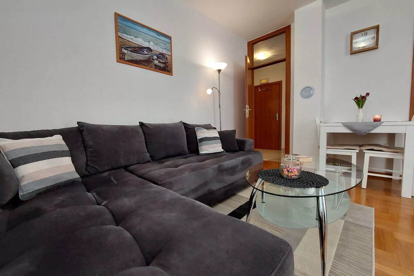 Apartment Marina Obod - One Bedroom Apartment with Balcony-Woonkamer