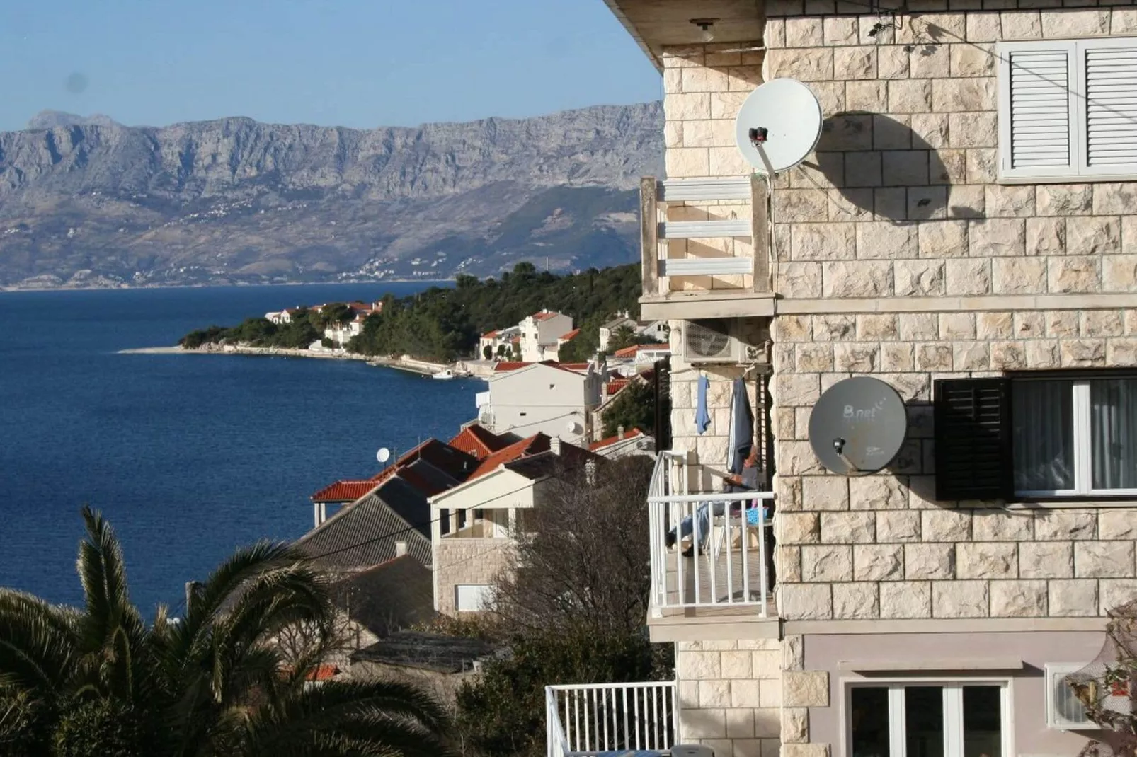 Apartments Snjezana - One bedroom apartment with terrace and sea view-Buitenlucht