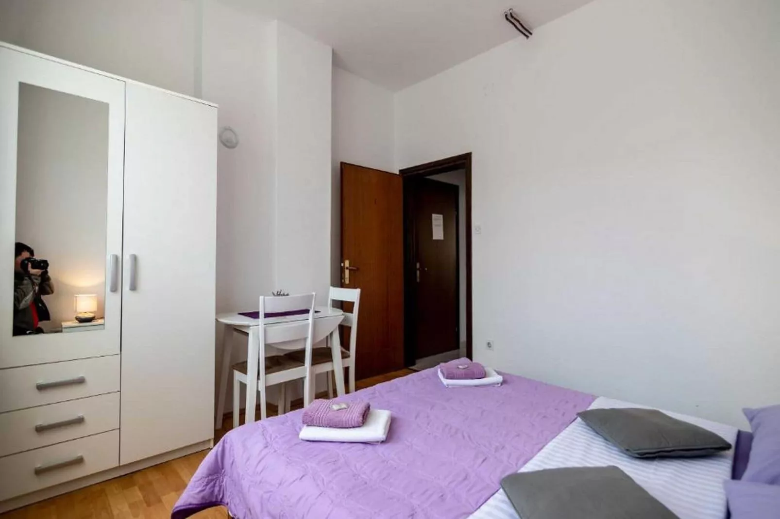 Apartments & Rooms Rendulić - Two bedroom Suite with shared Terrace-Slaapkamer