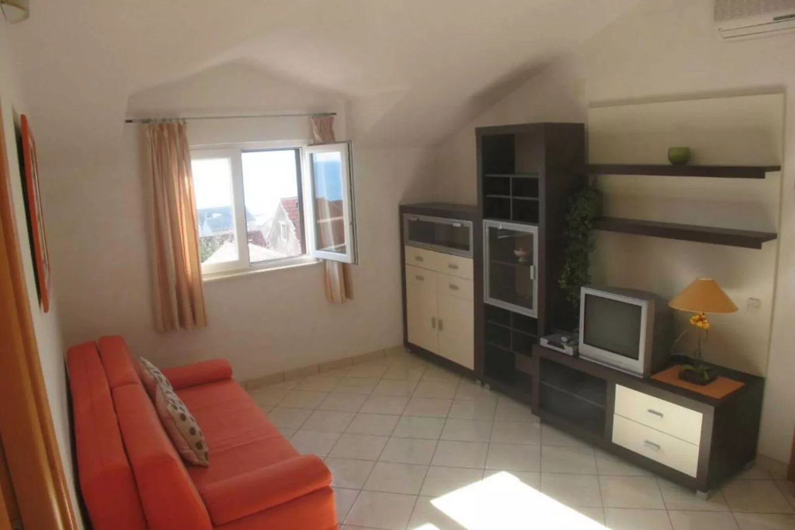 Apartments Paloc - One-Bedroom Apartment with Balcony and Sea View (Narančasti)