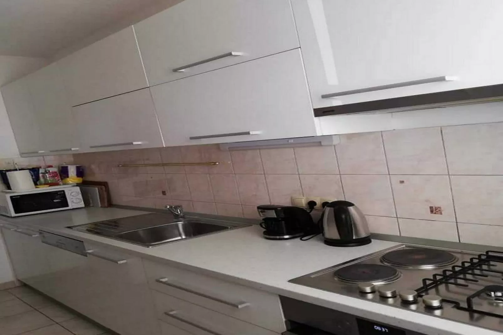 Vesna apartment- Three Bedroom Apartment with Balcony-Keuken